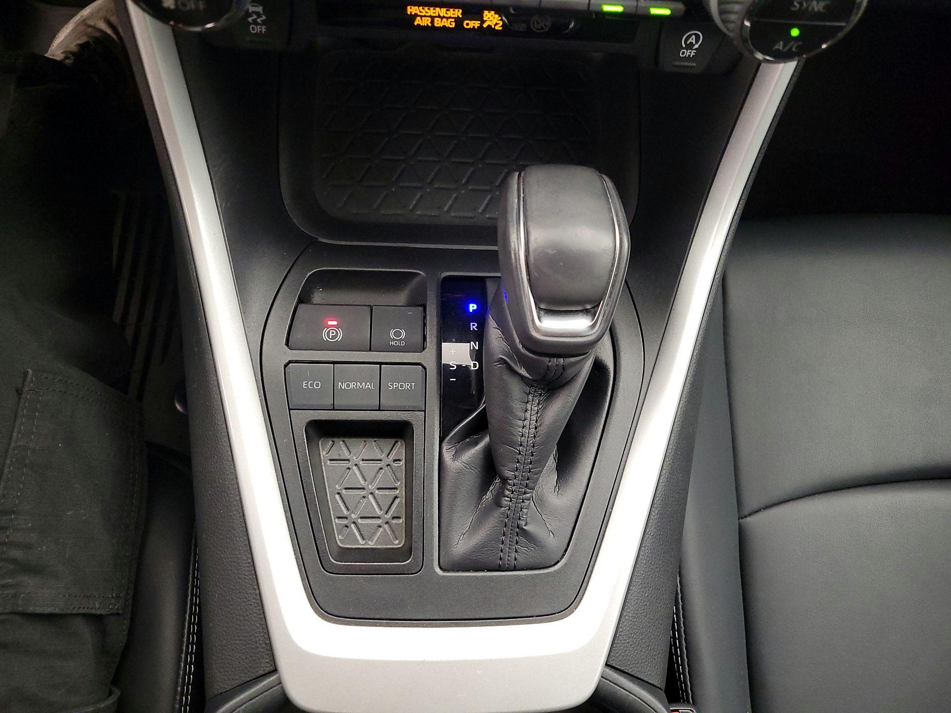 Thumbnail: 2020 Toyota RAV4 - 17