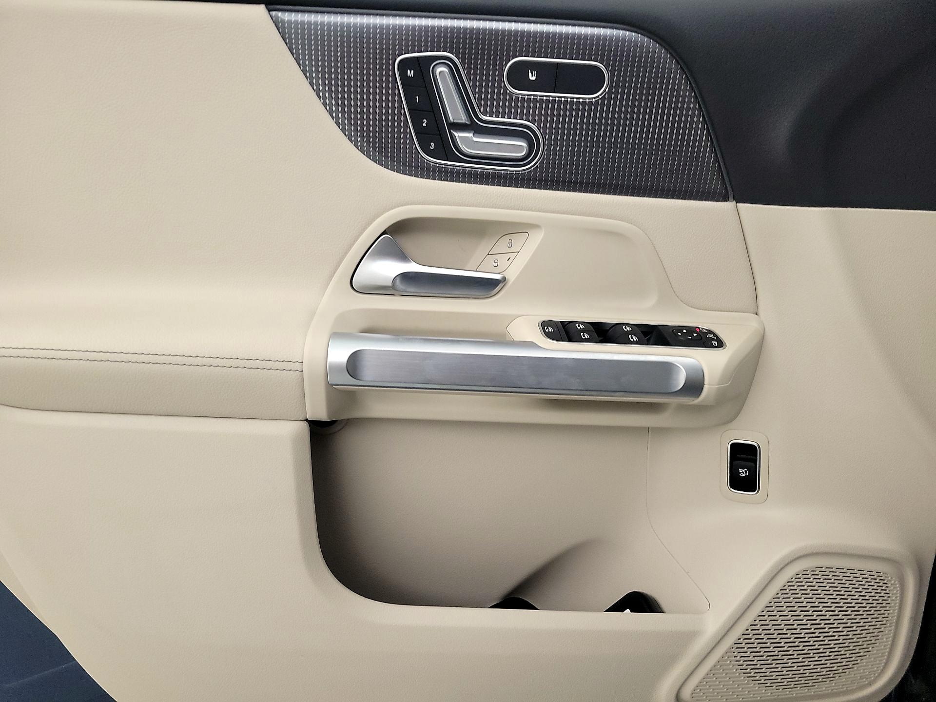 Thumbnail: 2023 Mercedes-Benz GLB - 12