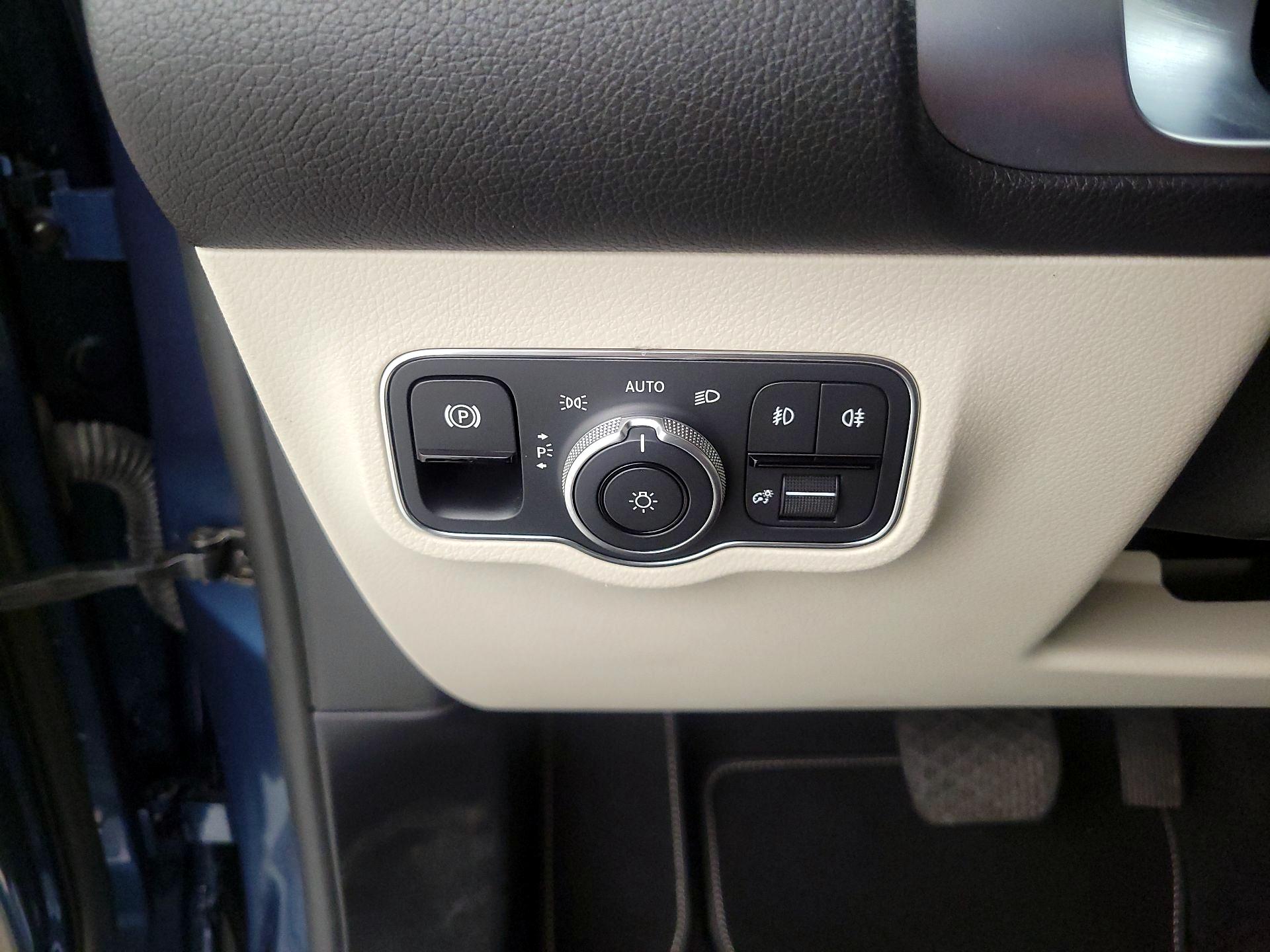 Thumbnail: 2023 Mercedes-Benz GLB - 13