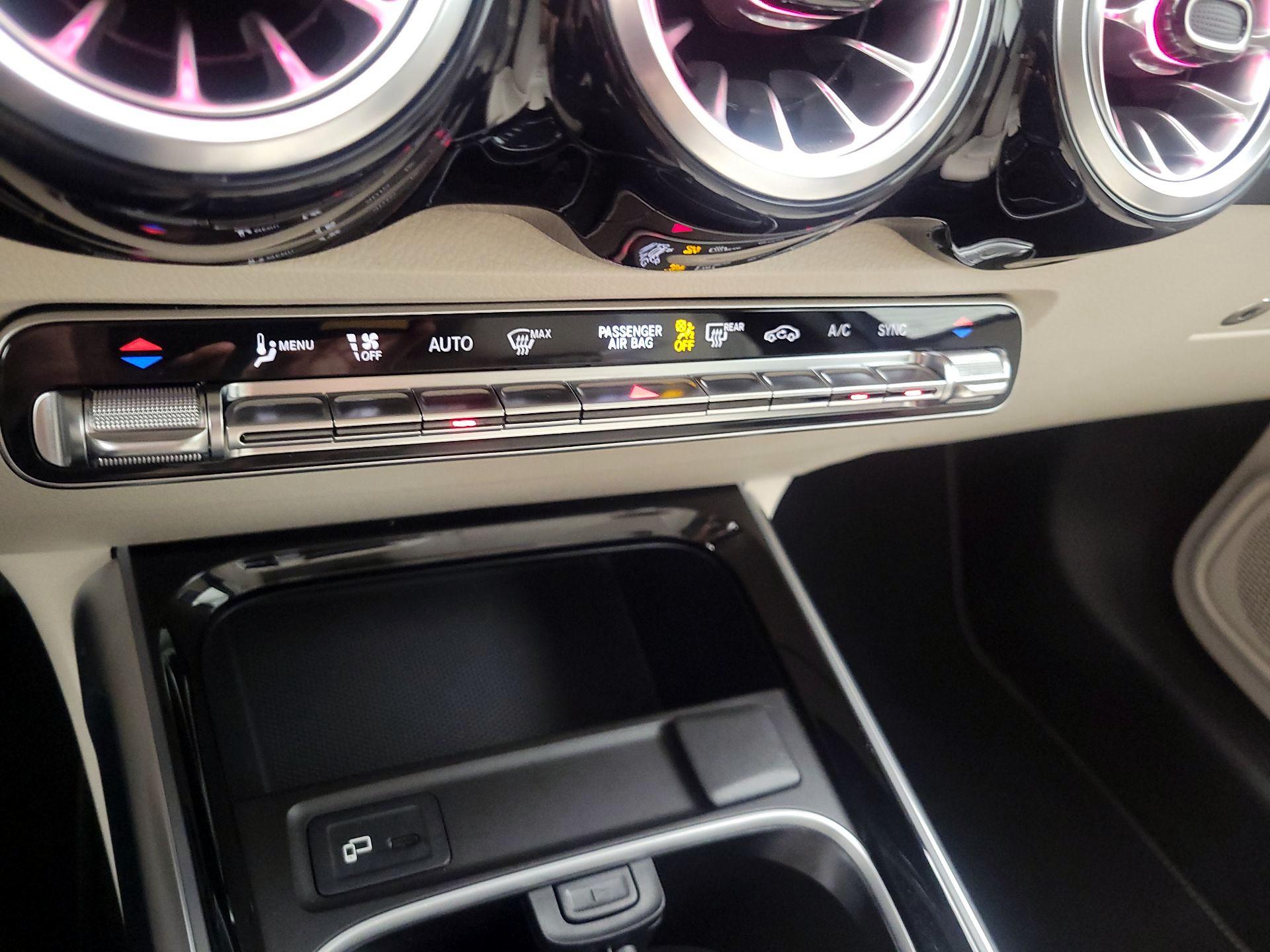 Thumbnail: 2023 Mercedes-Benz GLB - 16