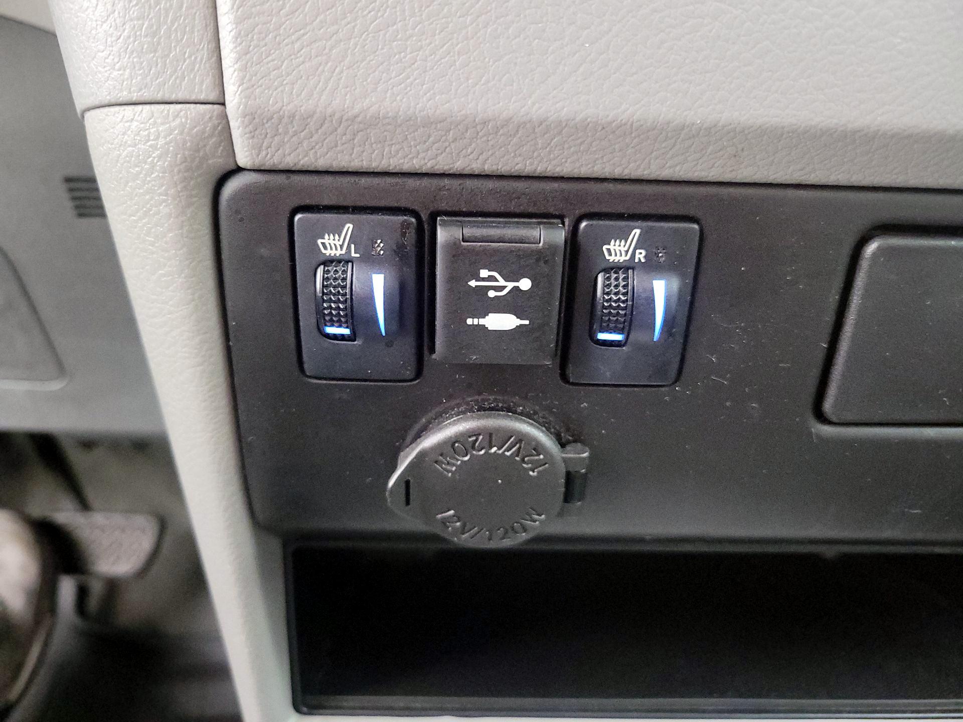 Thumbnail: 2018 Toyota Sienna - 18