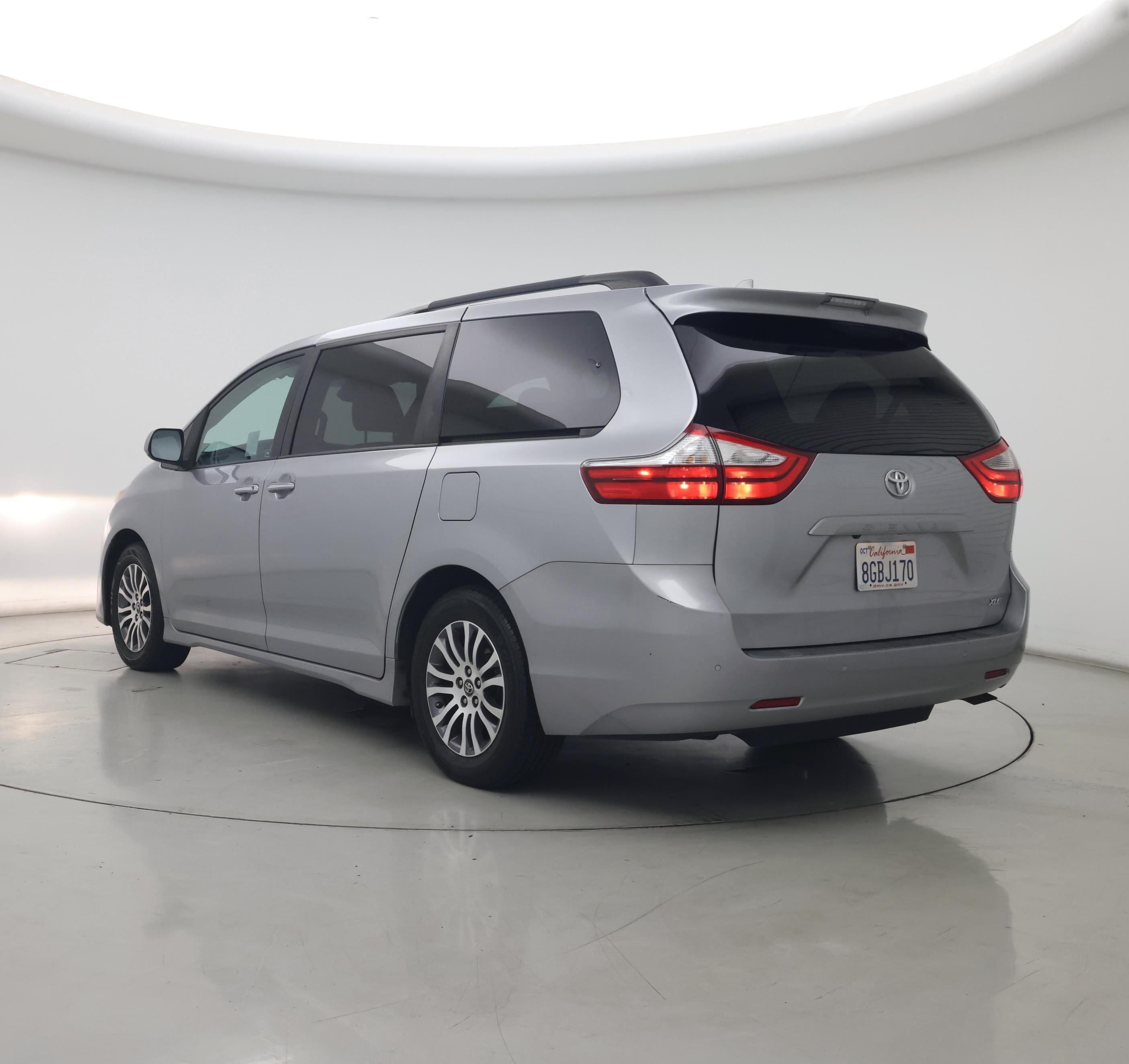 Thumbnail: 2018 Toyota Sienna - 2