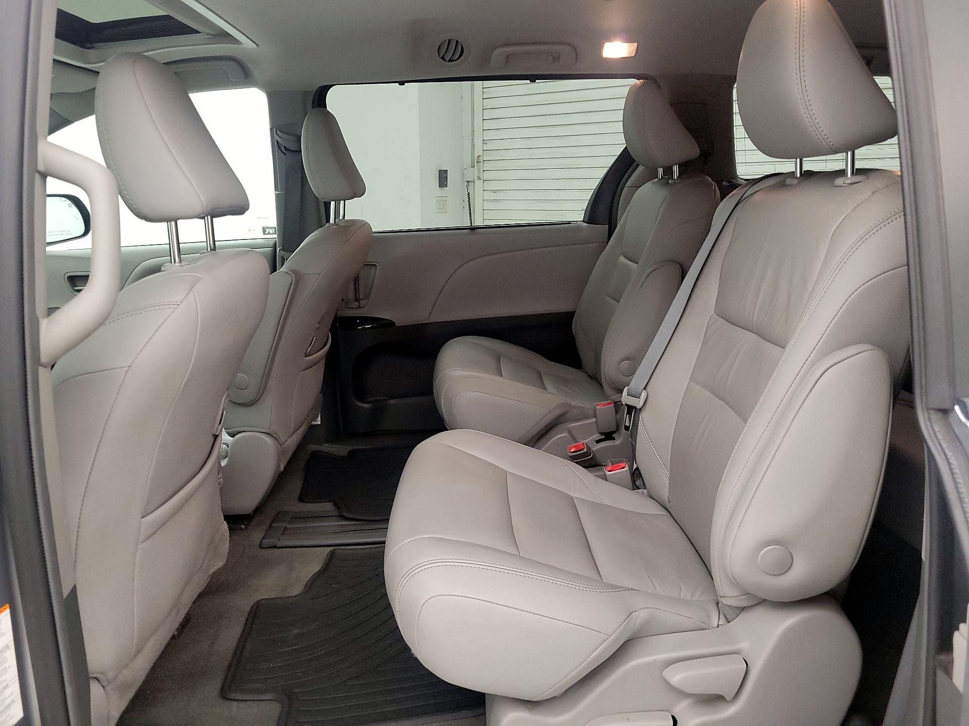 Thumbnail: 2018 Toyota Sienna - 19