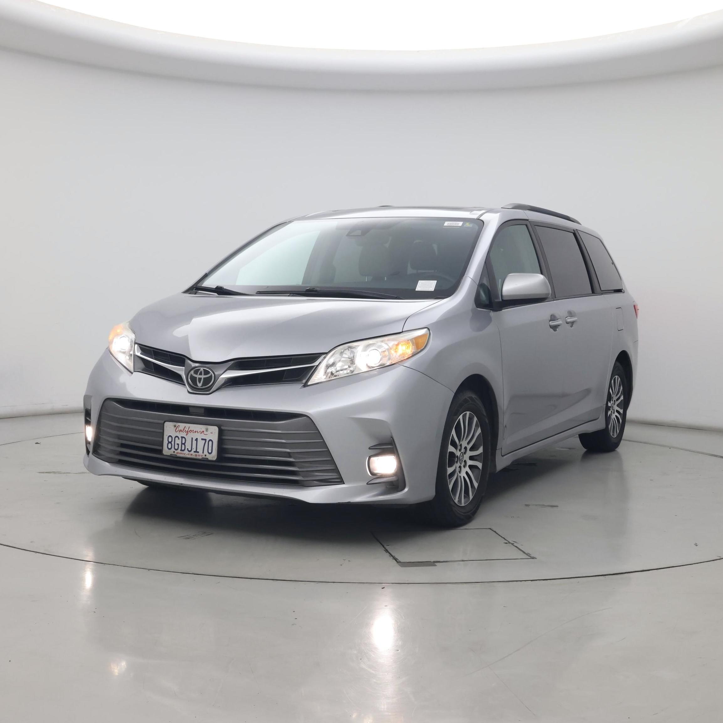 Thumbnail: 2018 Toyota Sienna - 4