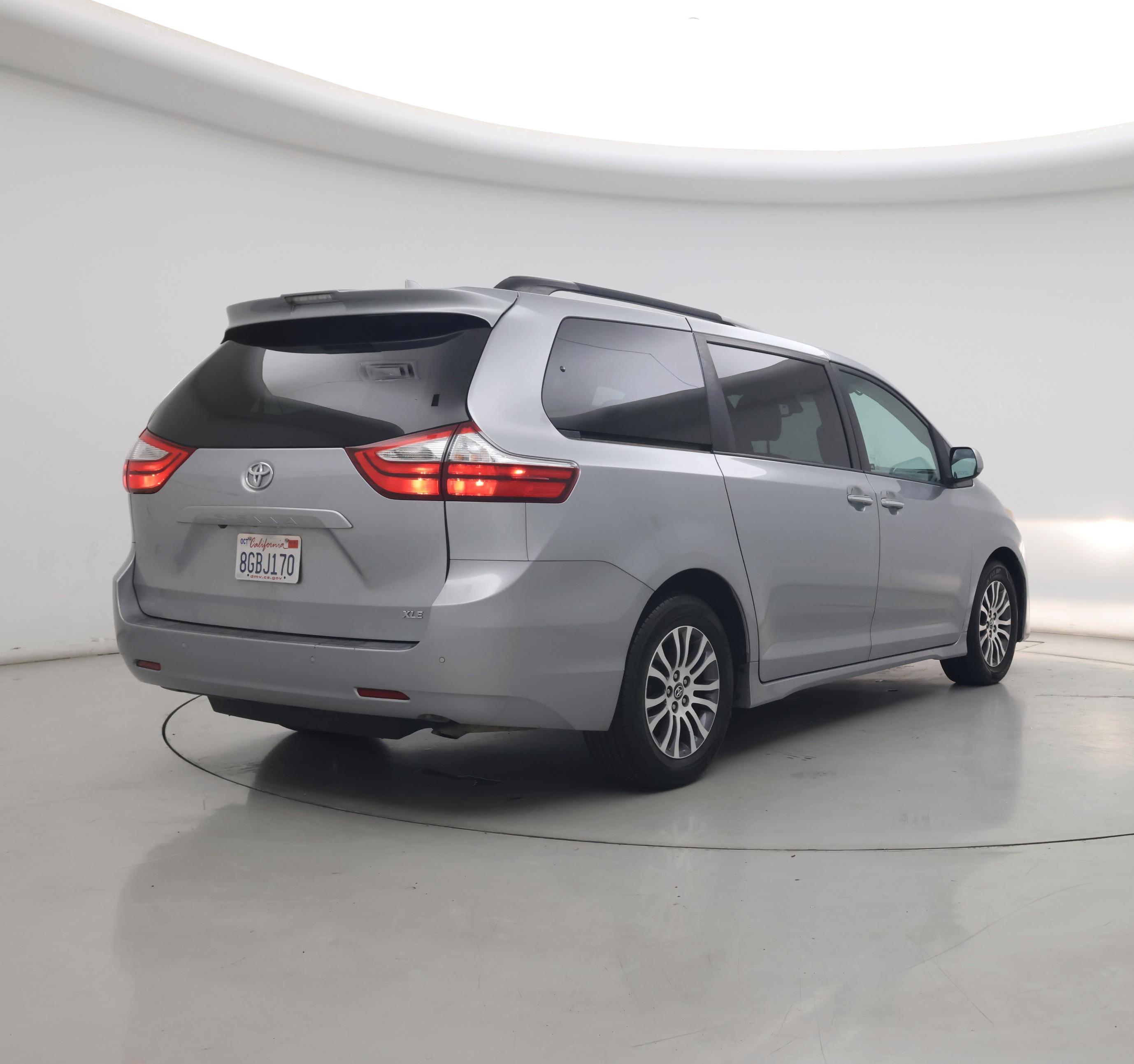 Thumbnail: 2018 Toyota Sienna - 8