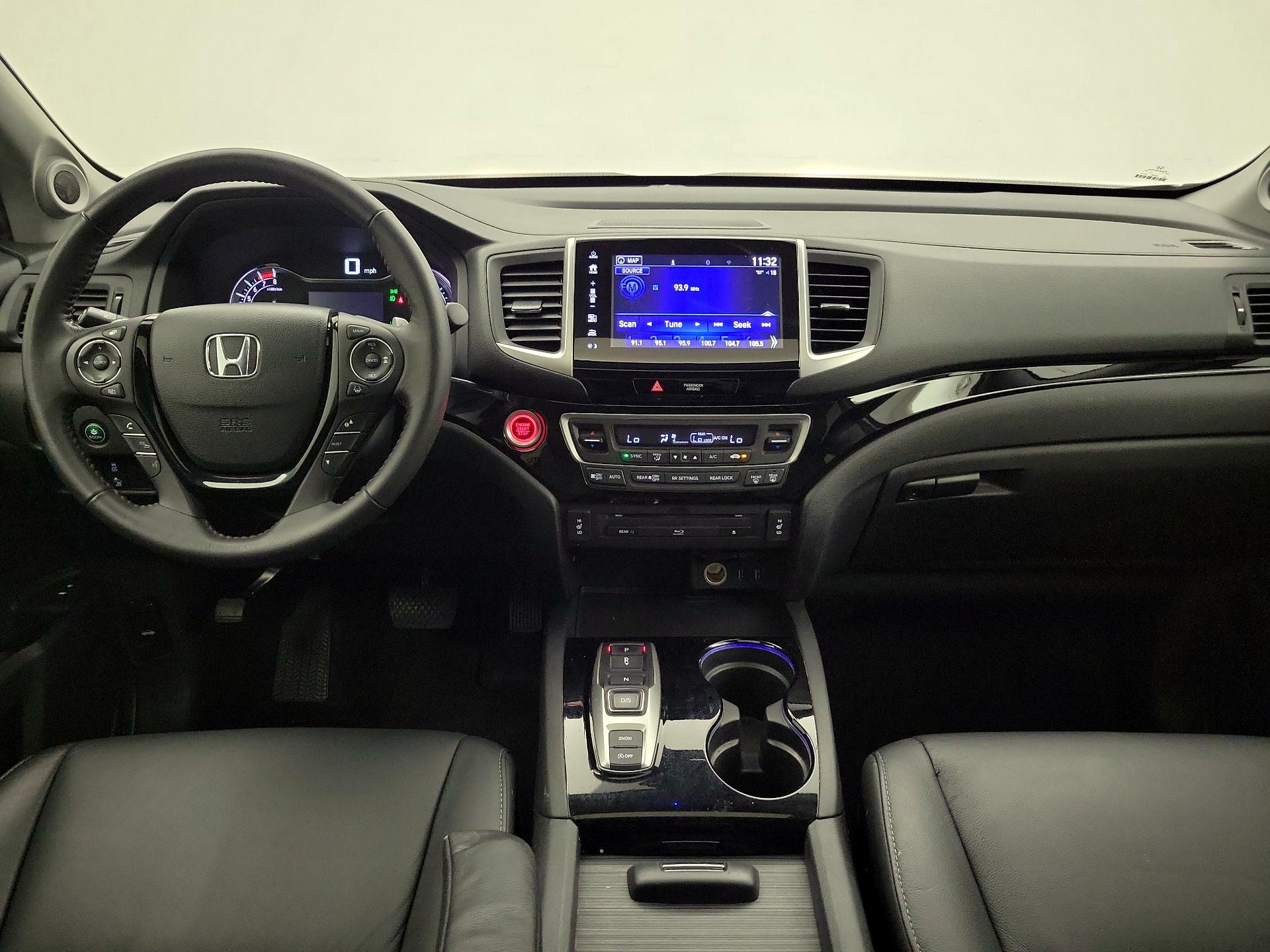 Thumbnail: 2017 Honda Pilot - 9
