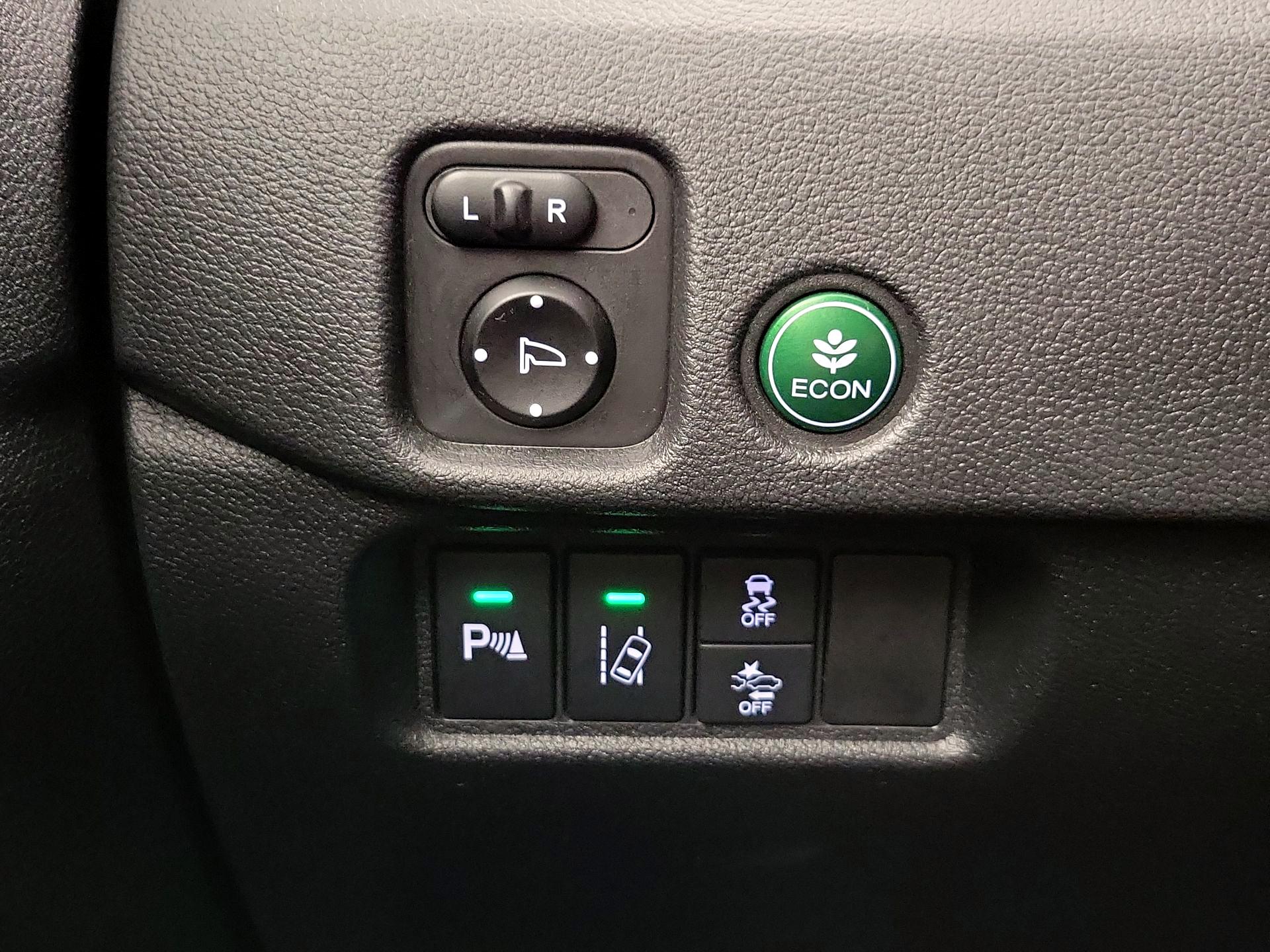 Thumbnail: 2017 Honda Pilot - 13