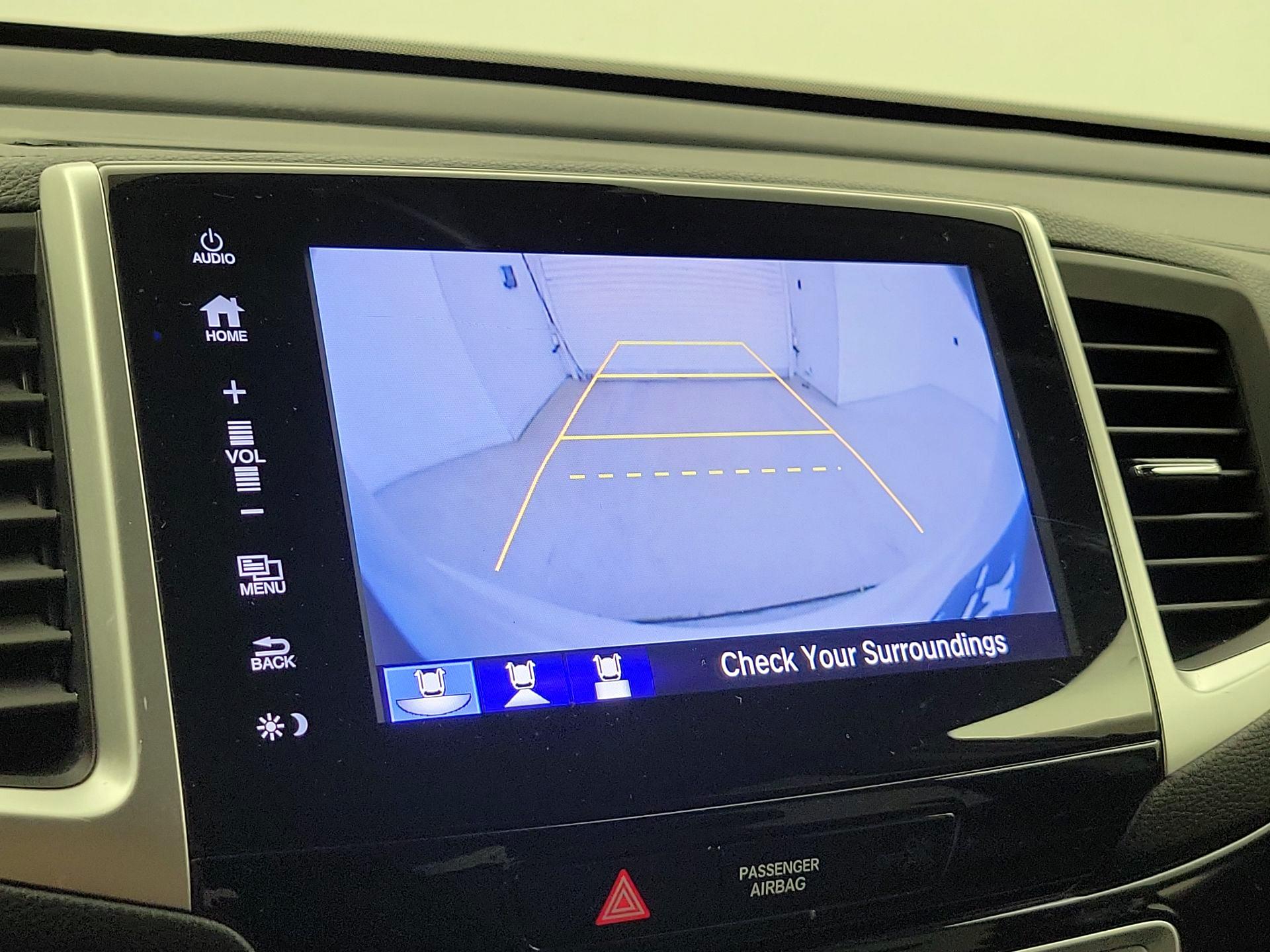 Thumbnail: 2017 Honda Pilot - 15