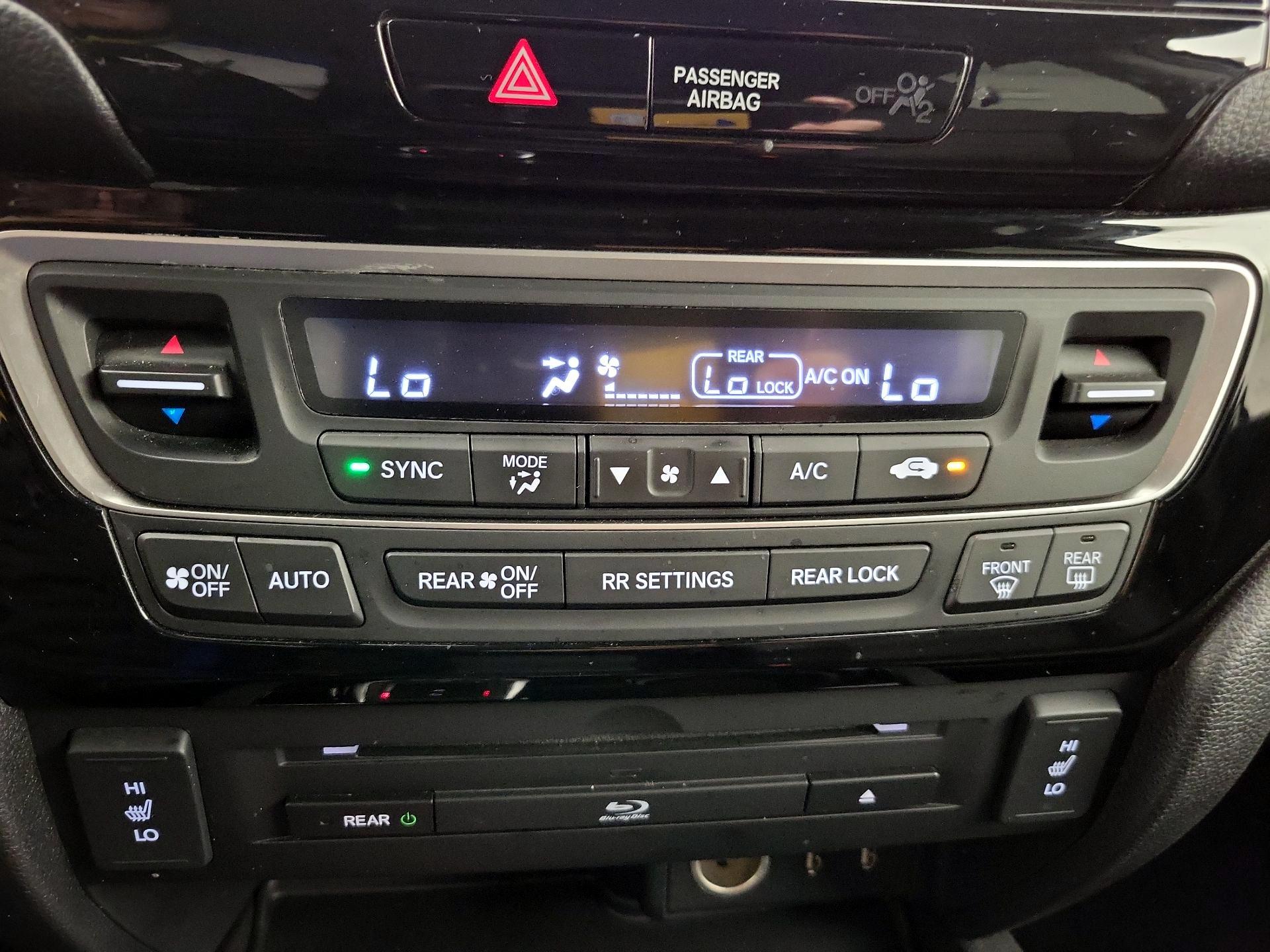 Thumbnail: 2017 Honda Pilot - 17