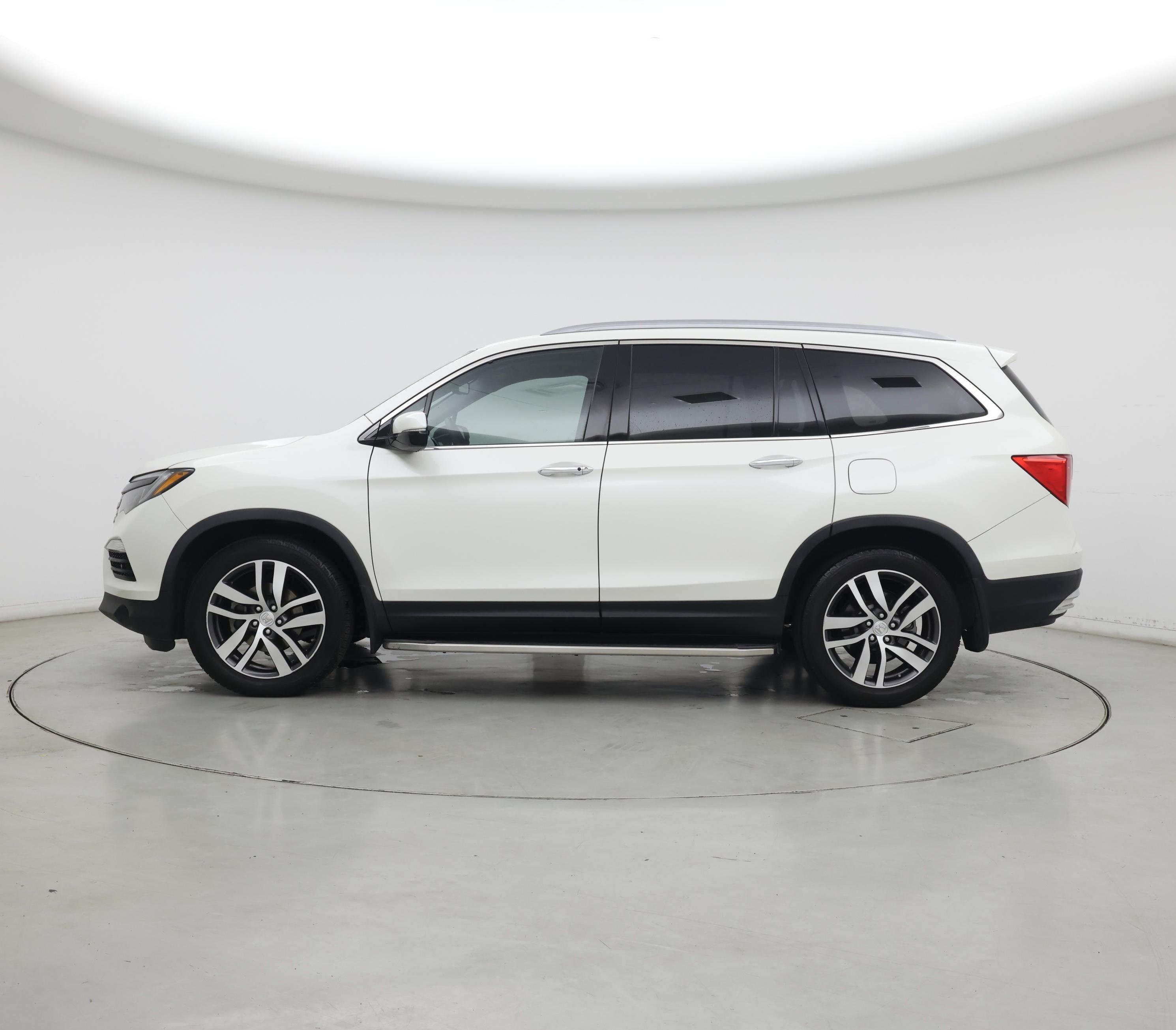 Thumbnail: 2017 Honda Pilot - 3