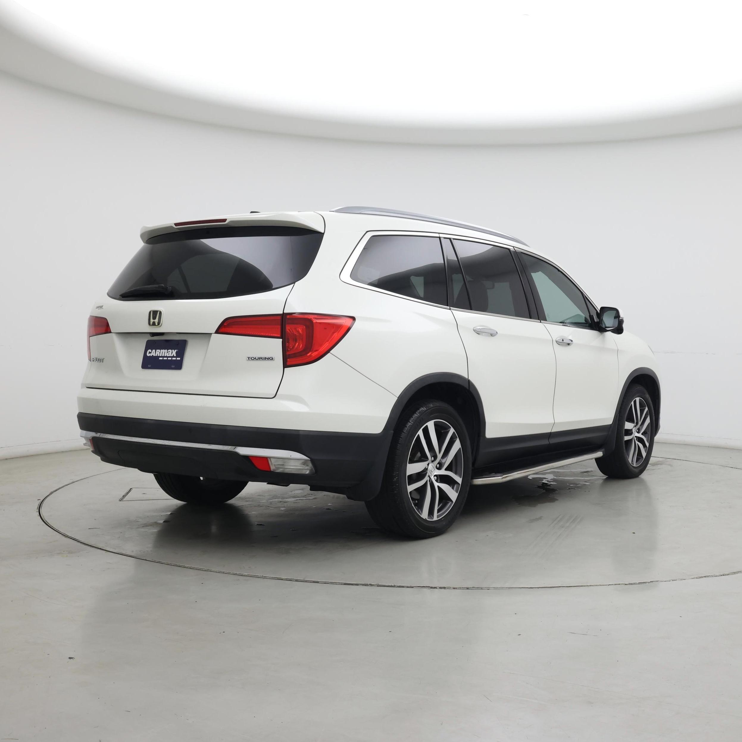 Thumbnail: 2017 Honda Pilot - 8