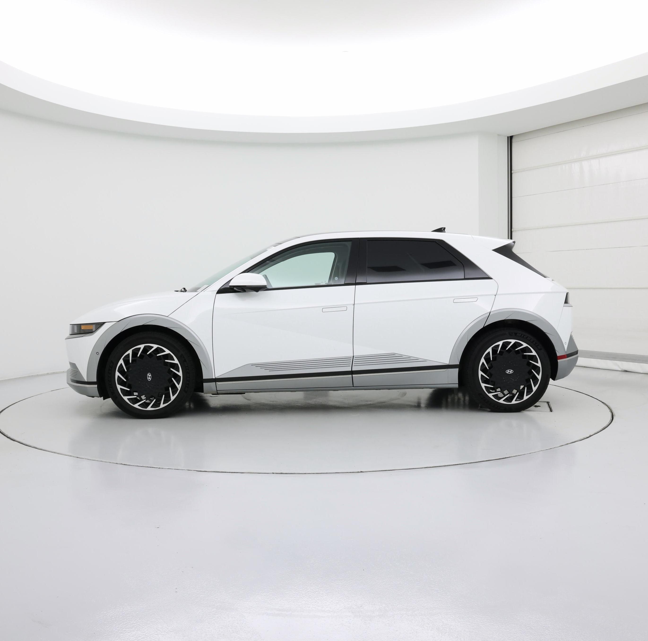 Thumbnail: 2023 Hyundai Ioniq 5 - 3