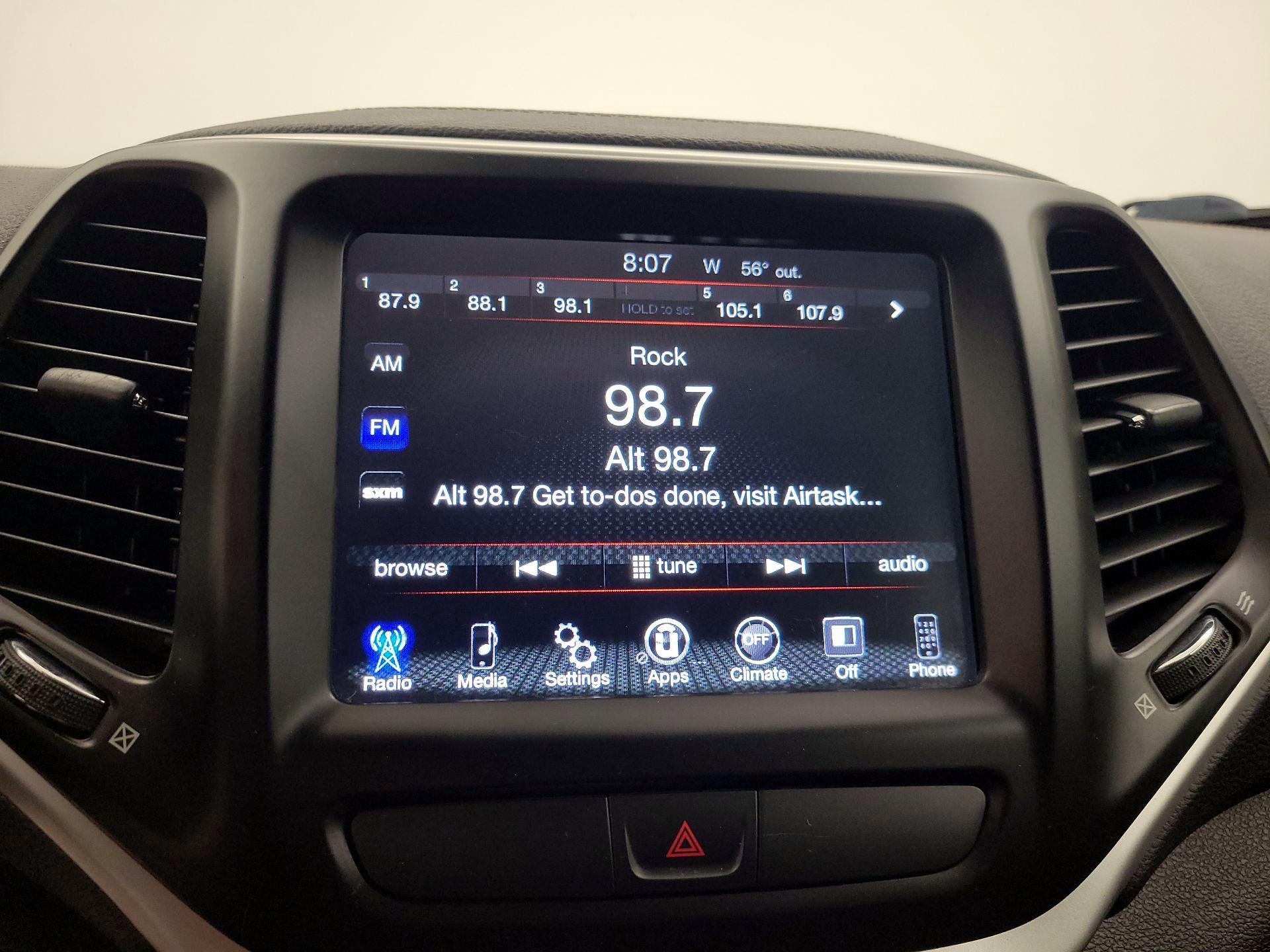 Thumbnail: 2018 Jeep Cherokee - 15