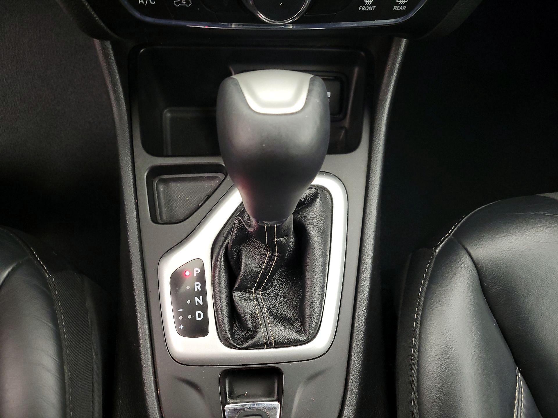 Thumbnail: 2018 Jeep Cherokee - 17