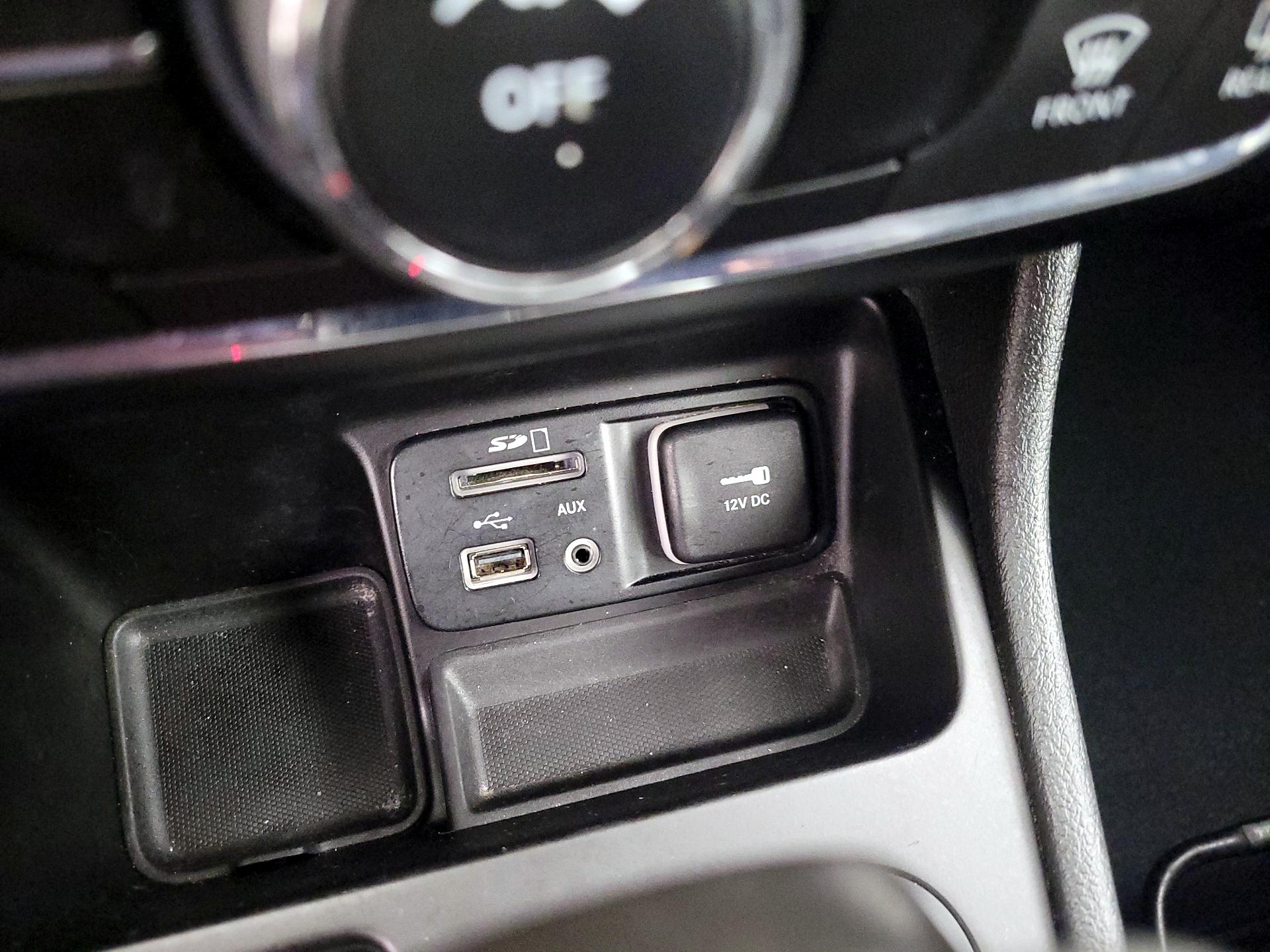 Thumbnail: 2018 Jeep Cherokee - 18