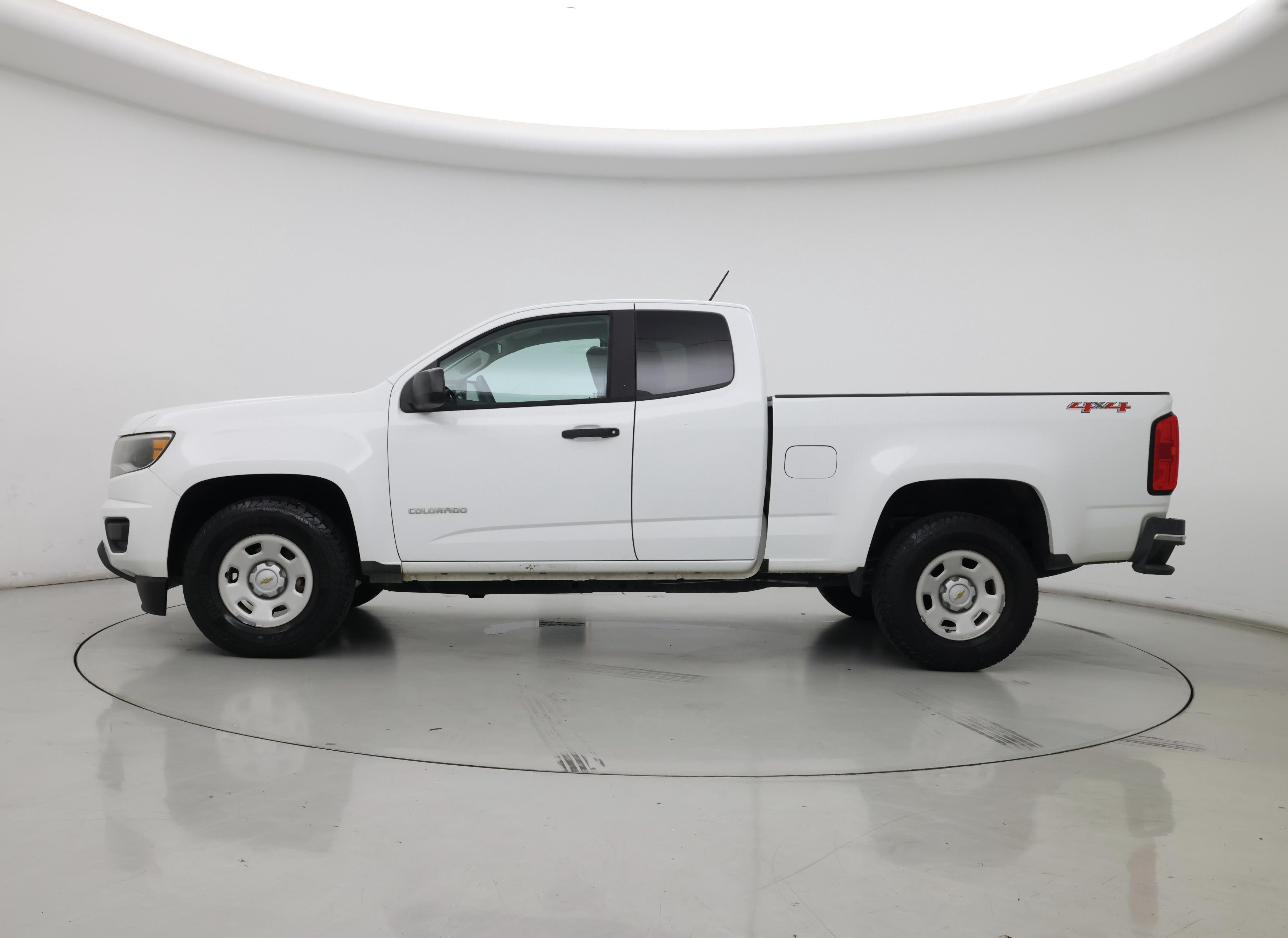 Thumbnail: 2019 Chevrolet Colorado - 3