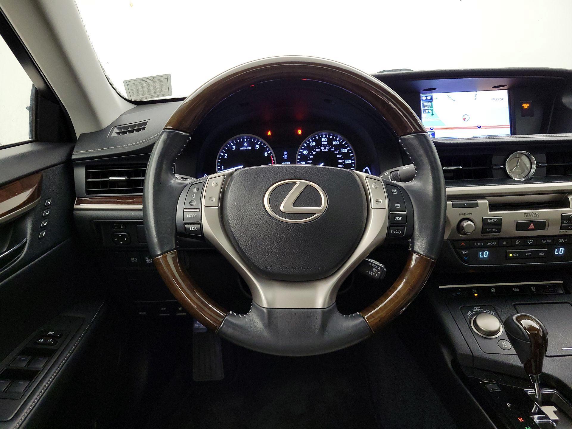 Thumbnail: 2014 Lexus ES - 10