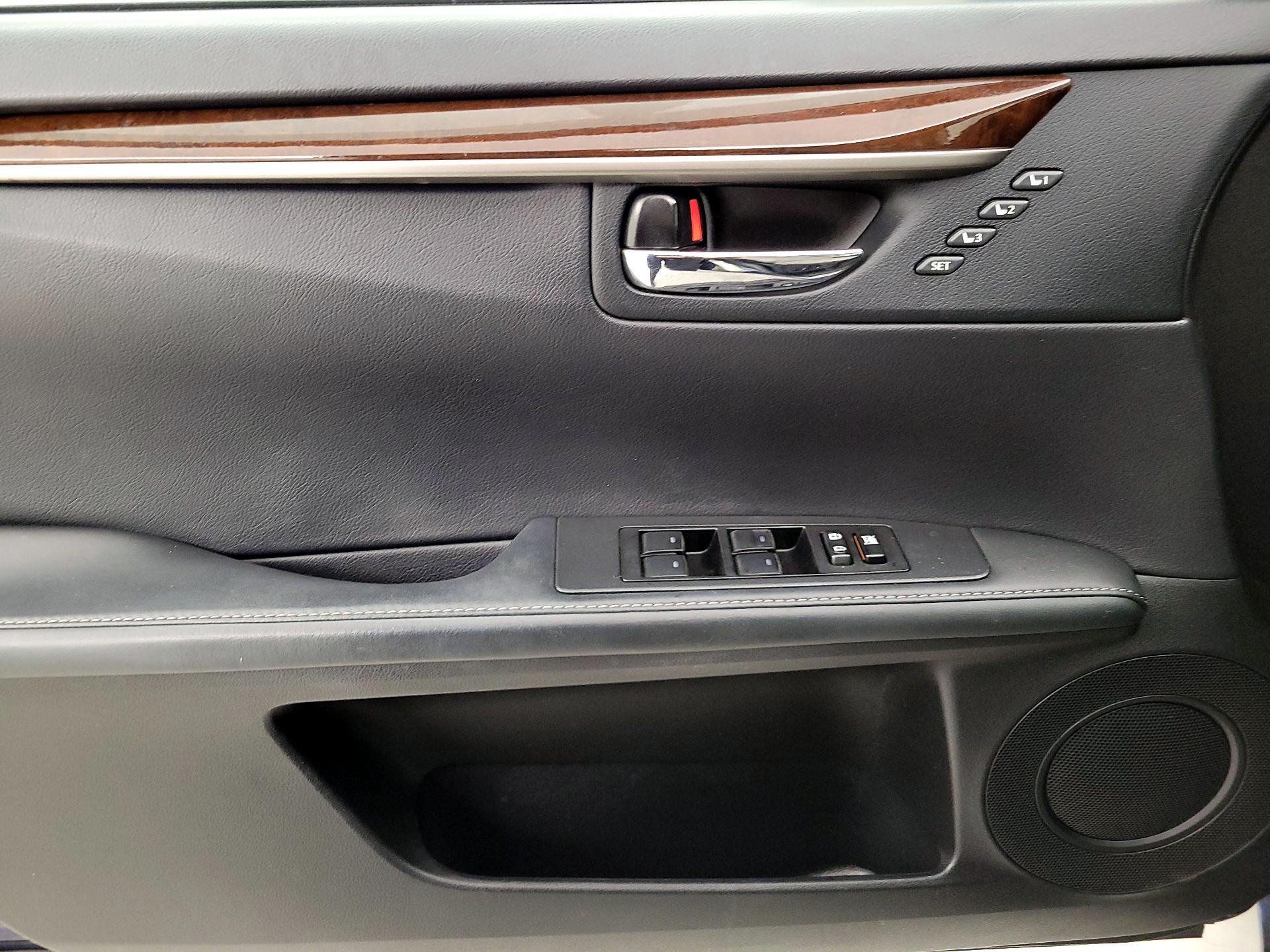 Thumbnail: 2014 Lexus ES - 12