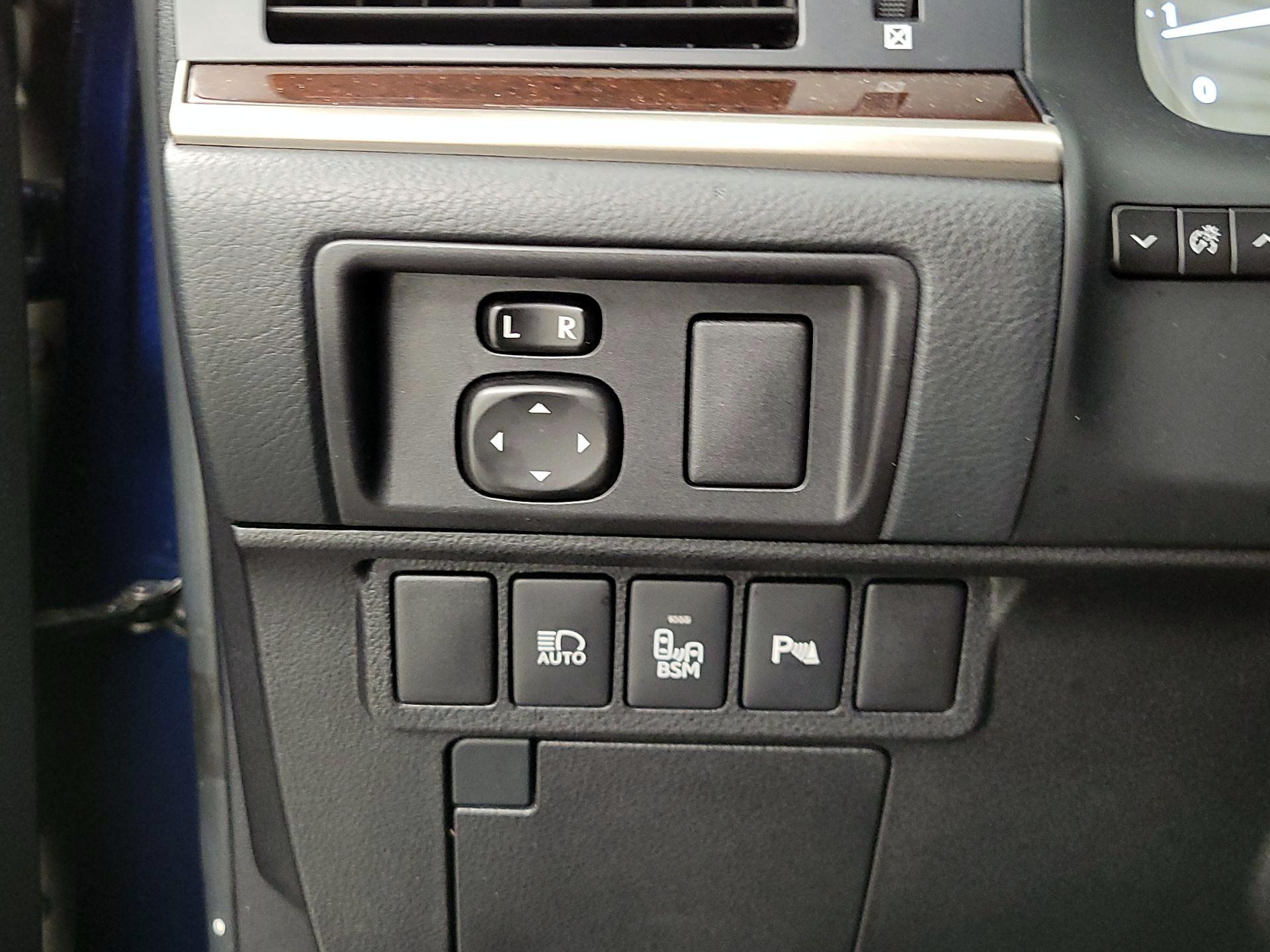 Thumbnail: 2014 Lexus ES - 13