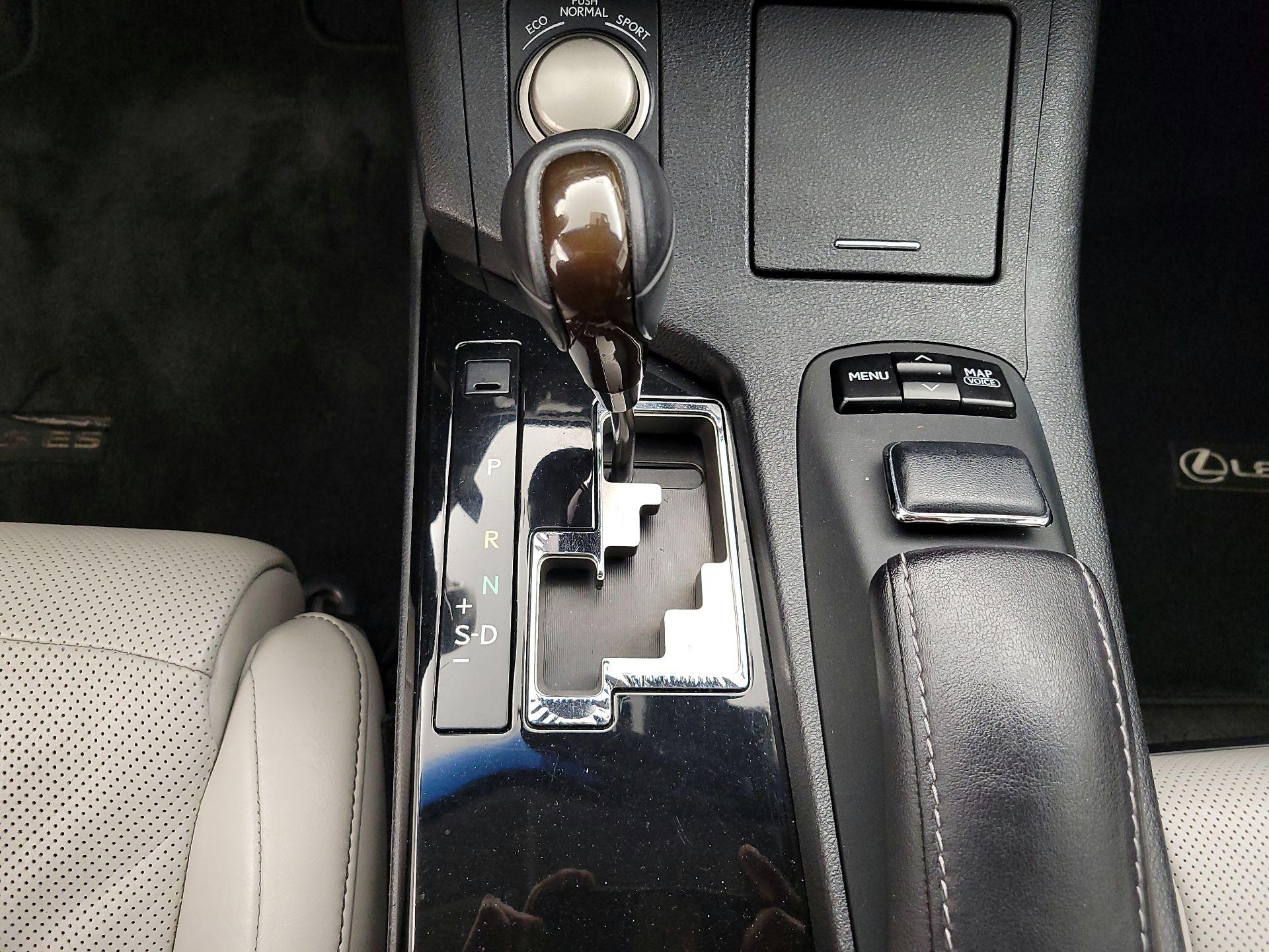 Thumbnail: 2014 Lexus ES - 18