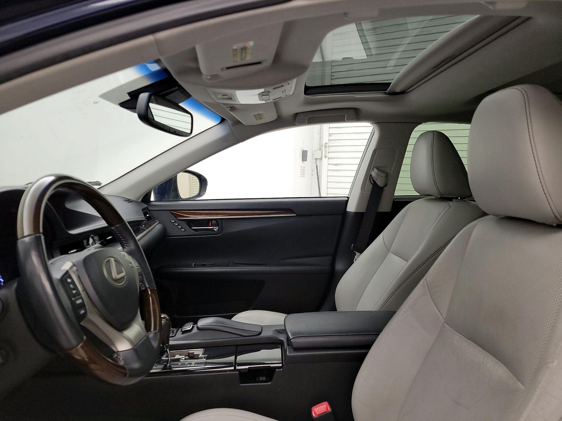 Thumbnail: 2014 Lexus ES - 20