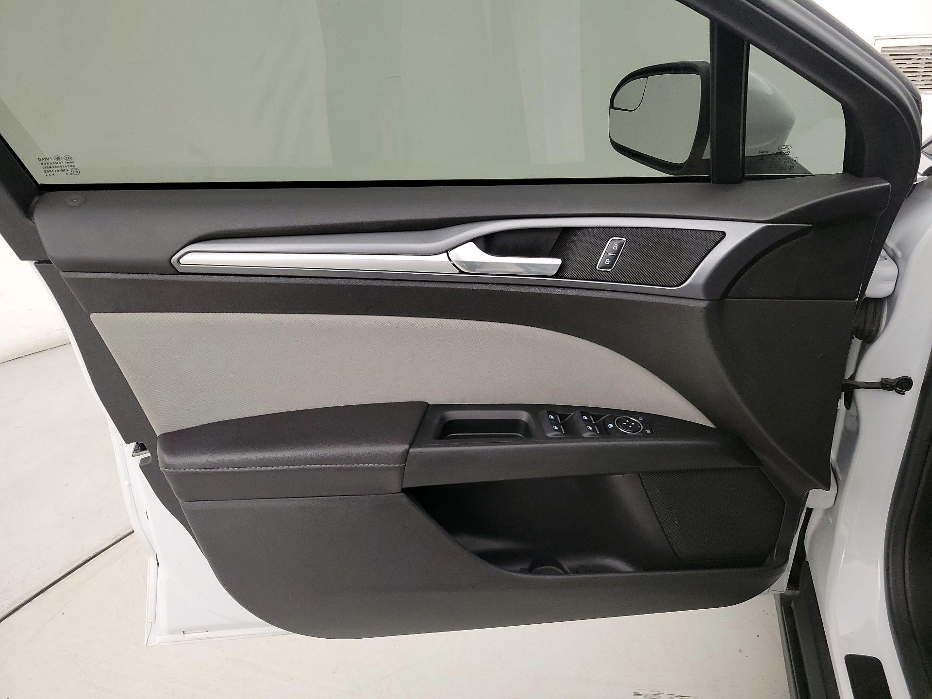 Thumbnail: 2015 Ford Fusion - 12