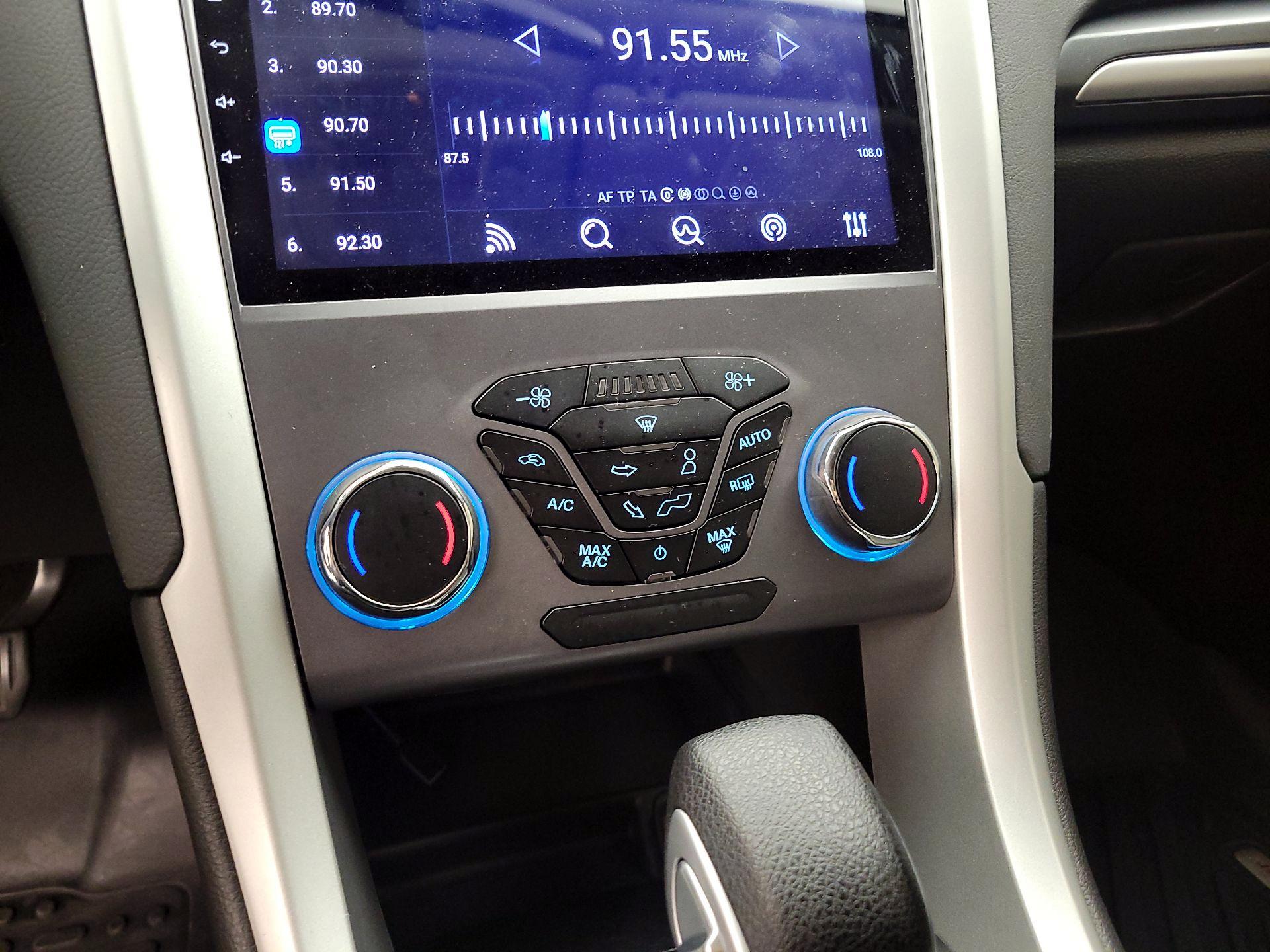 Thumbnail: 2015 Ford Fusion - 16