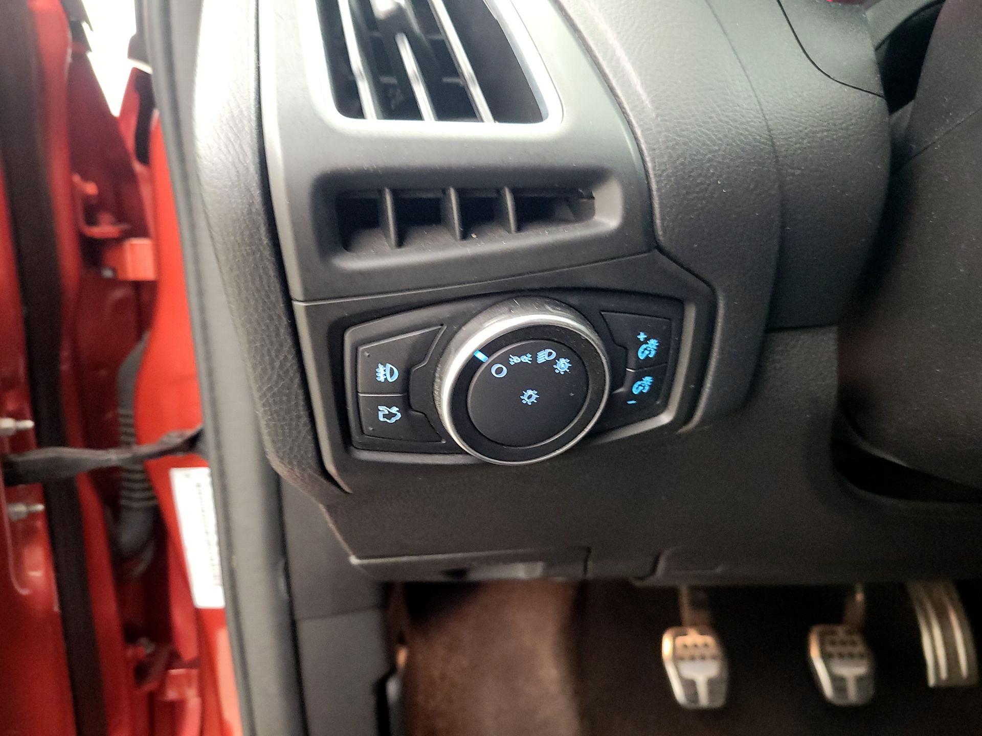 Thumbnail: 2018 Ford Focus - 13