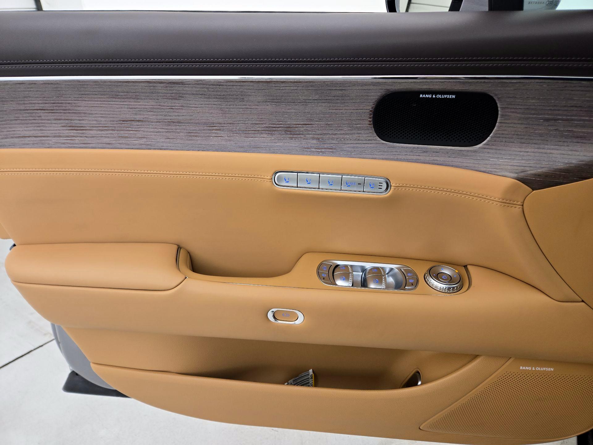 Thumbnail: 2023 Genesis G90 - 12