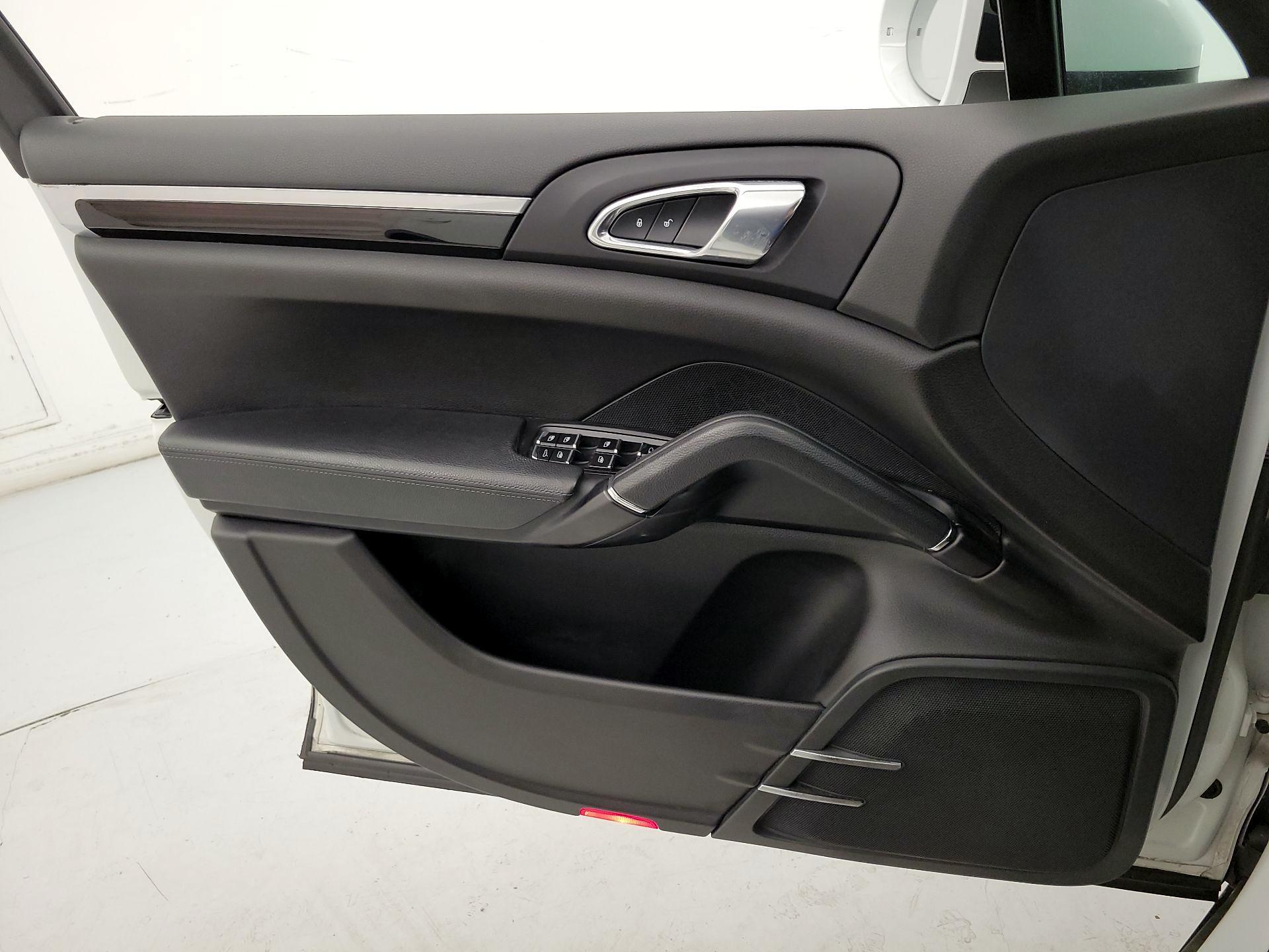 Thumbnail: 2018 Porsche Cayenne - 12