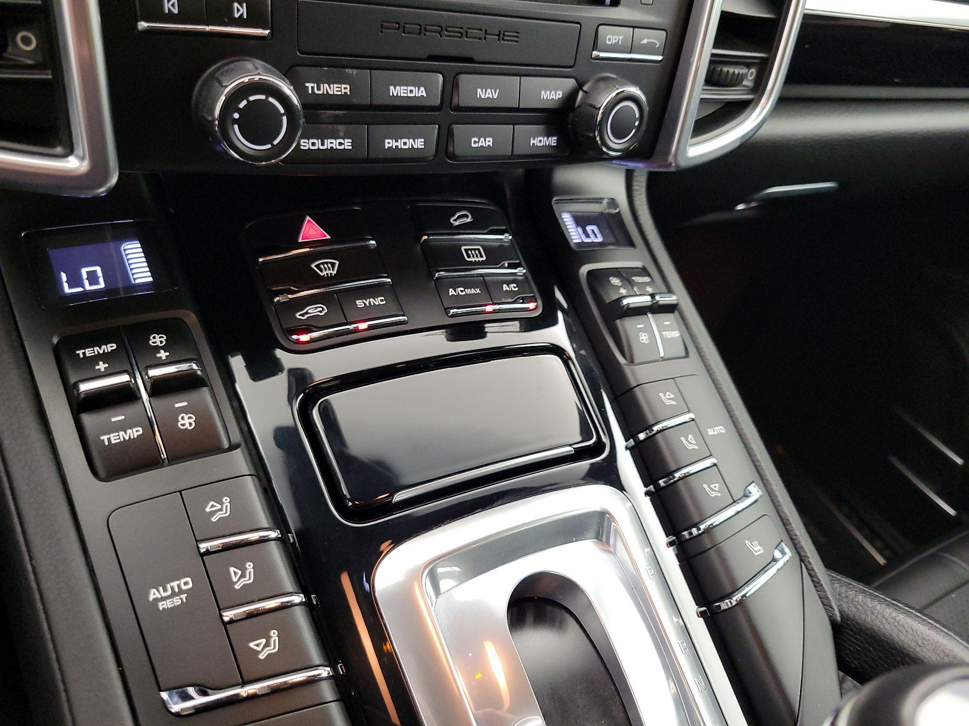 Thumbnail: 2018 Porsche Cayenne - 17