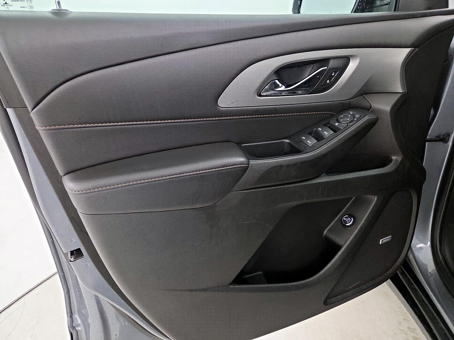 Thumbnail: 2021 Chevrolet Traverse - 12