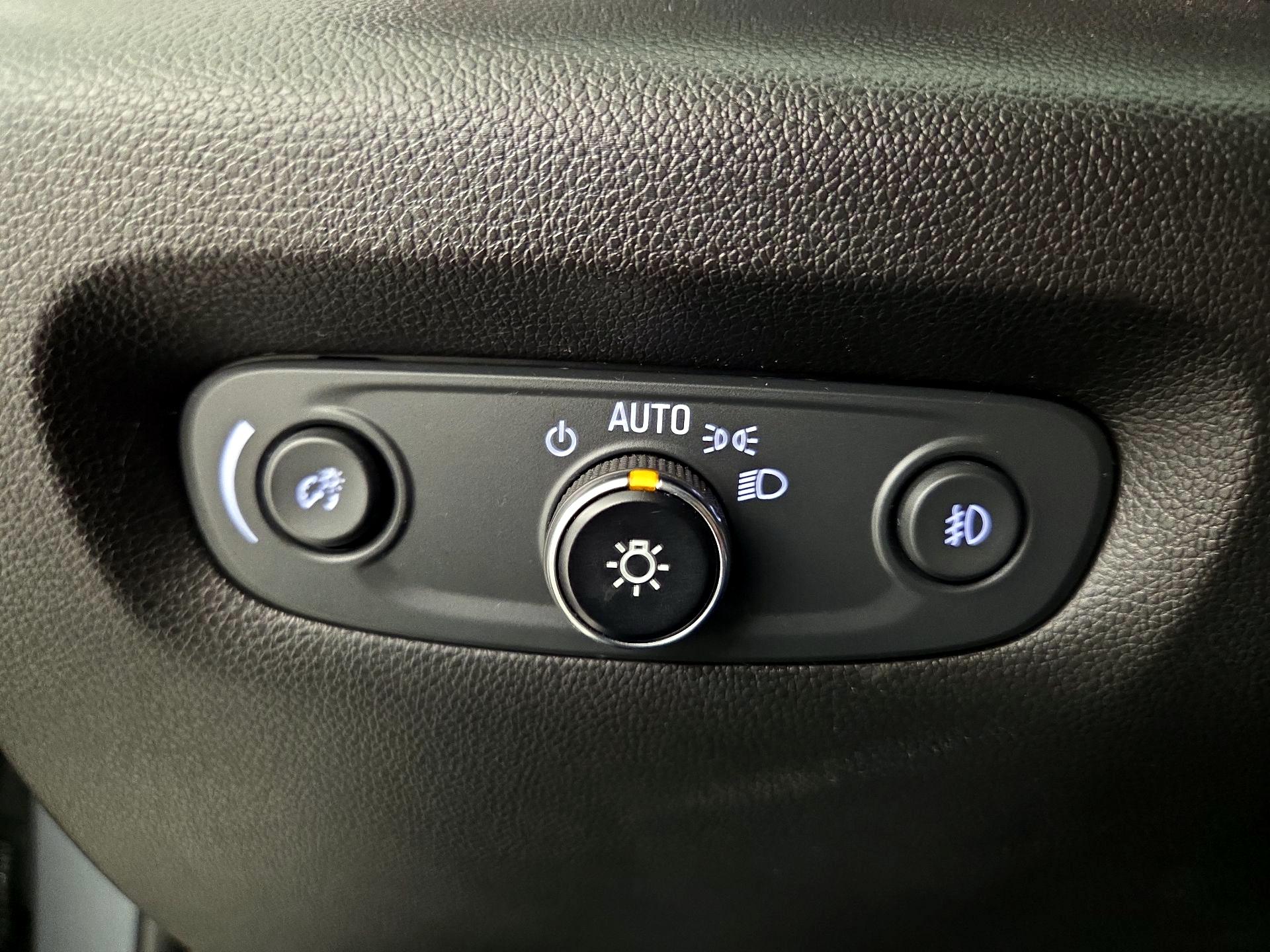 Thumbnail: 2021 Chevrolet Traverse - 13