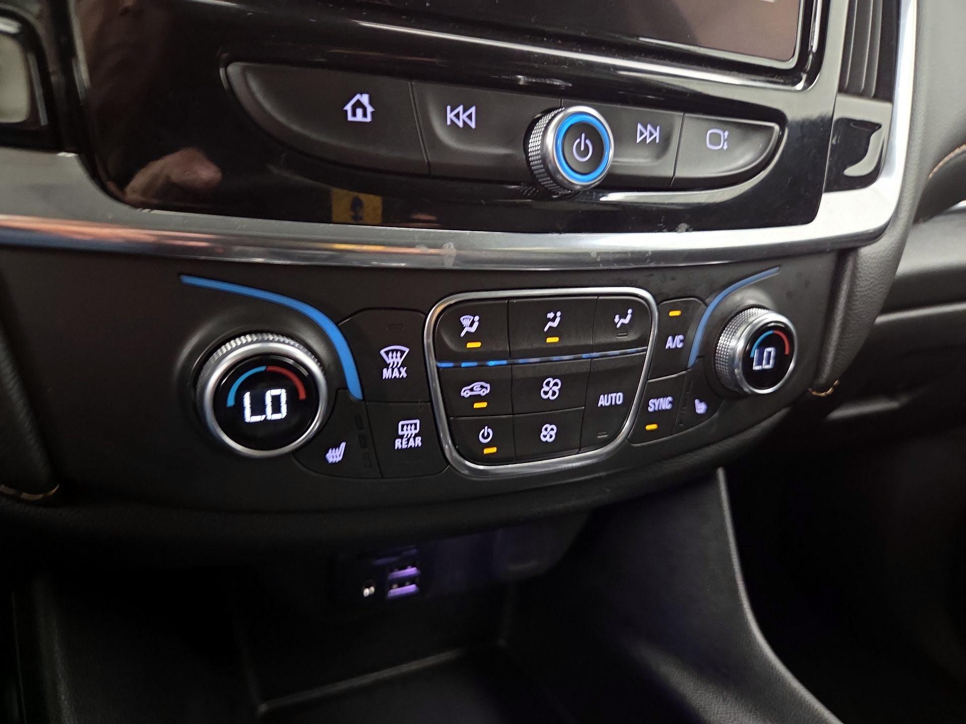 Thumbnail: 2021 Chevrolet Traverse - 17