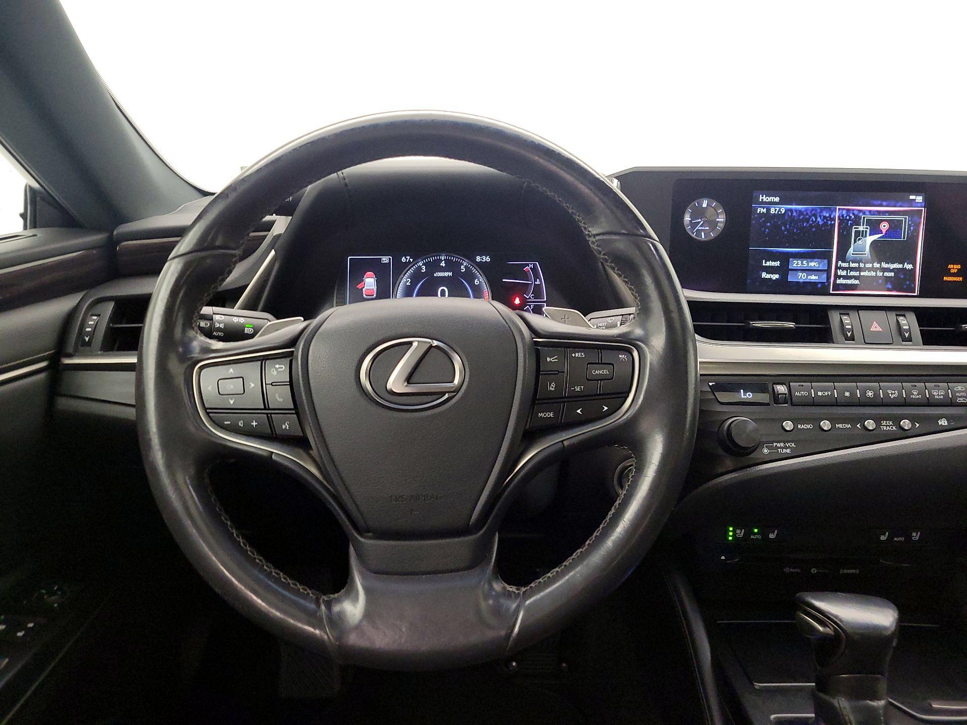 Thumbnail: 2019 Lexus ES - 10