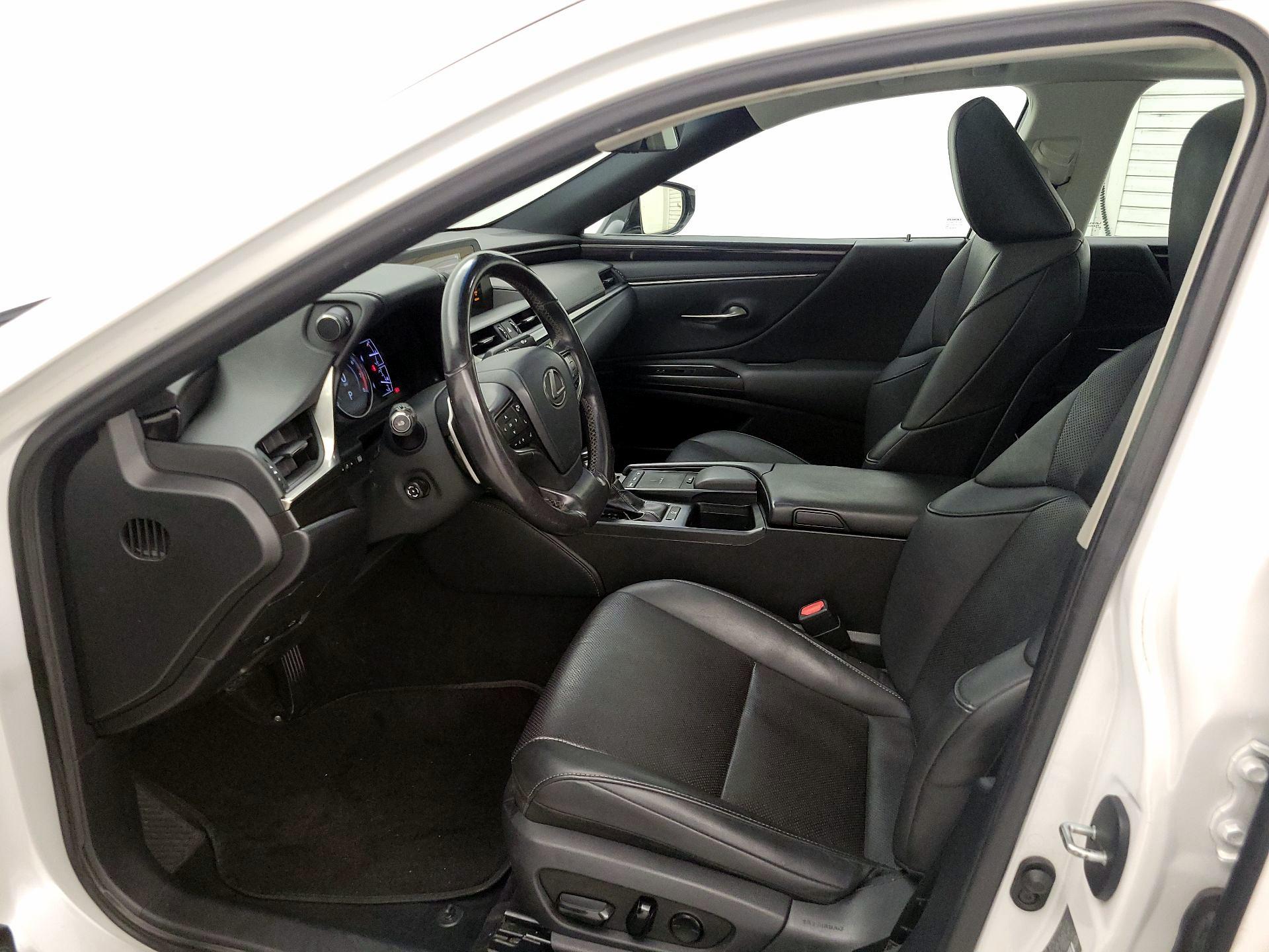 Thumbnail: 2019 Lexus ES - 11