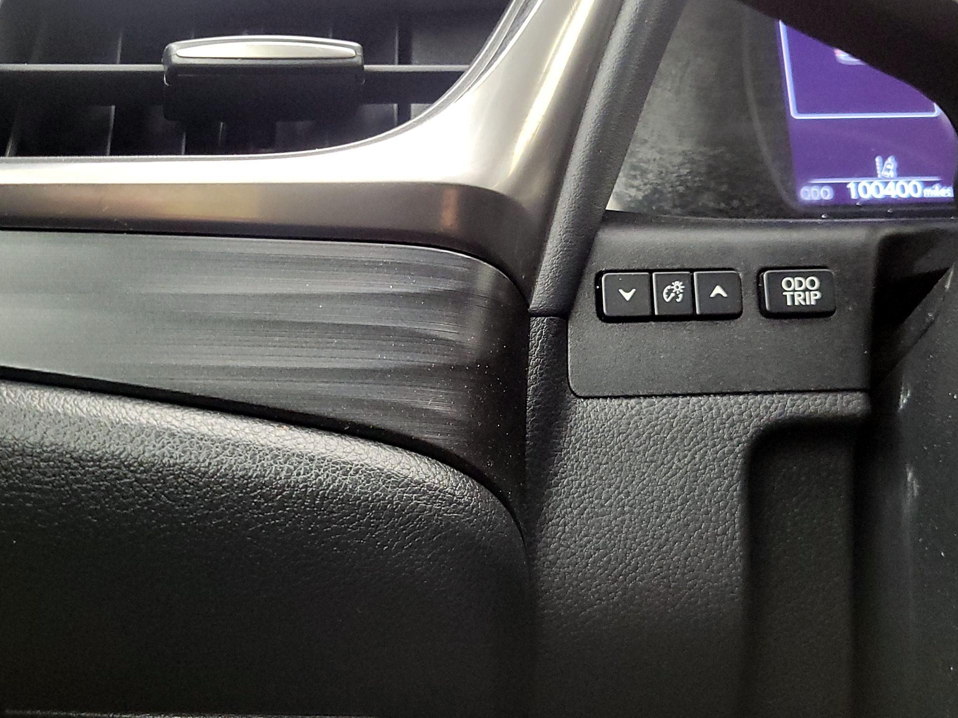 Thumbnail: 2019 Lexus ES - 13