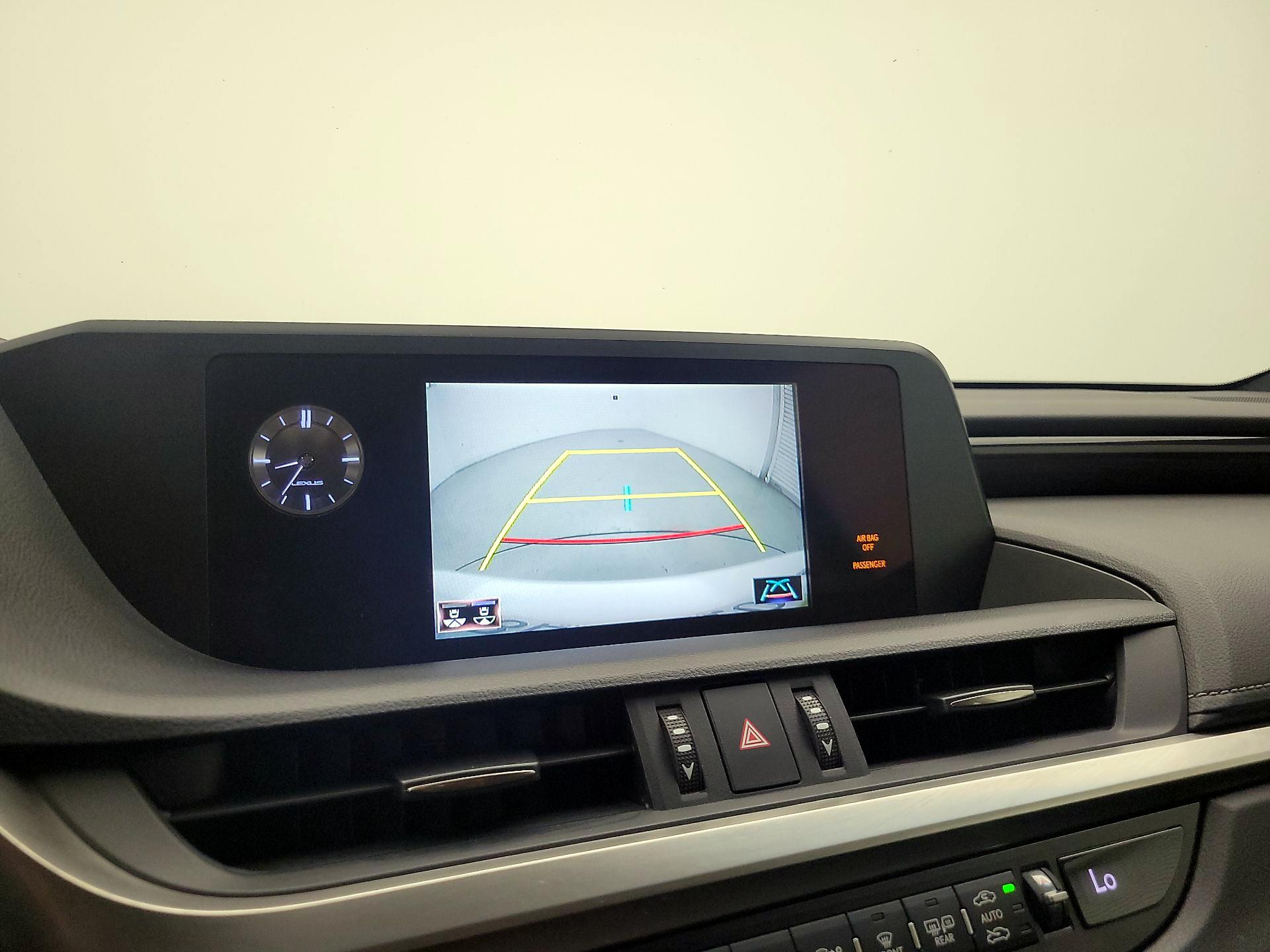 Thumbnail: 2019 Lexus ES - 15