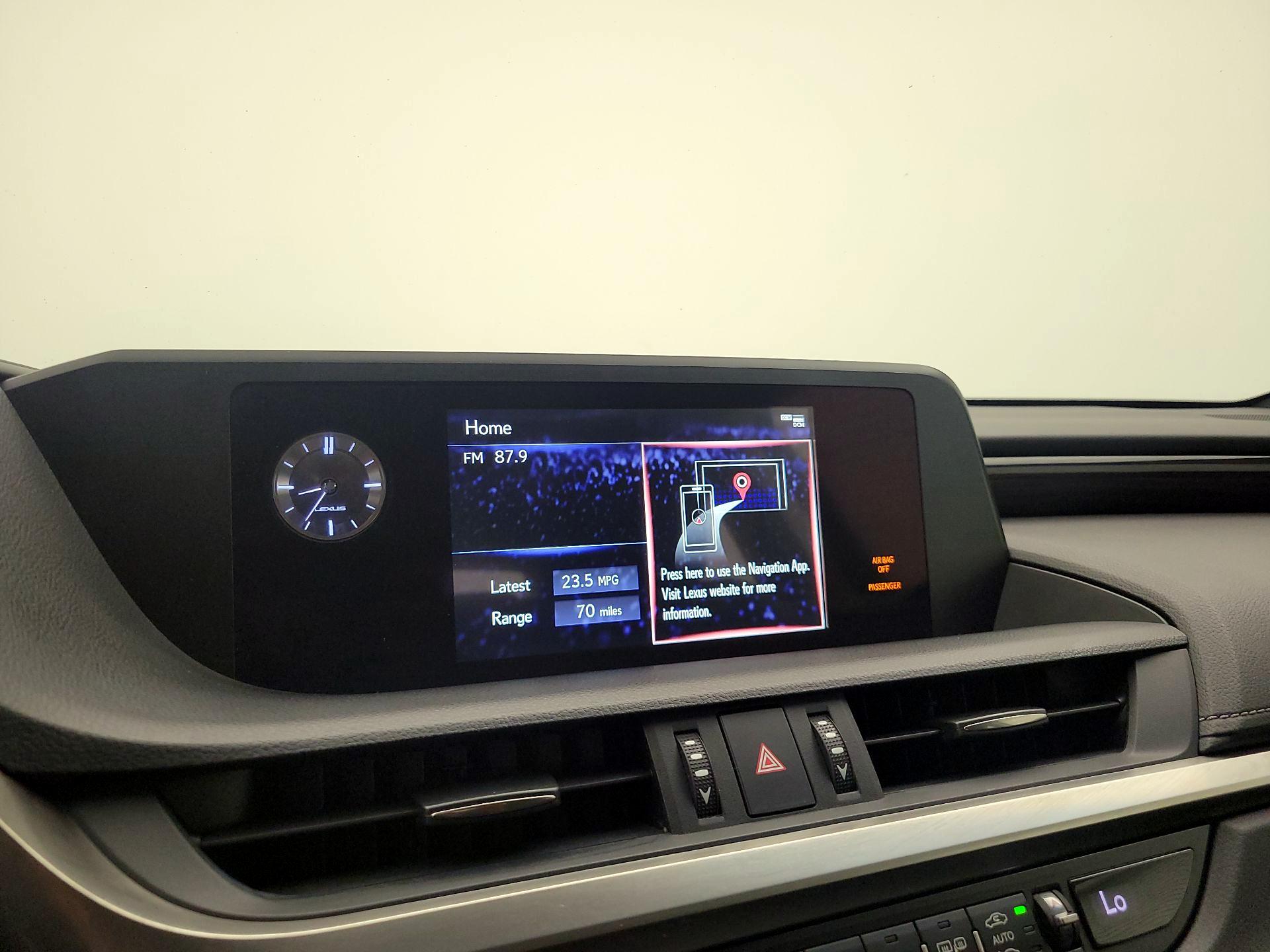 Thumbnail: 2019 Lexus ES - 16