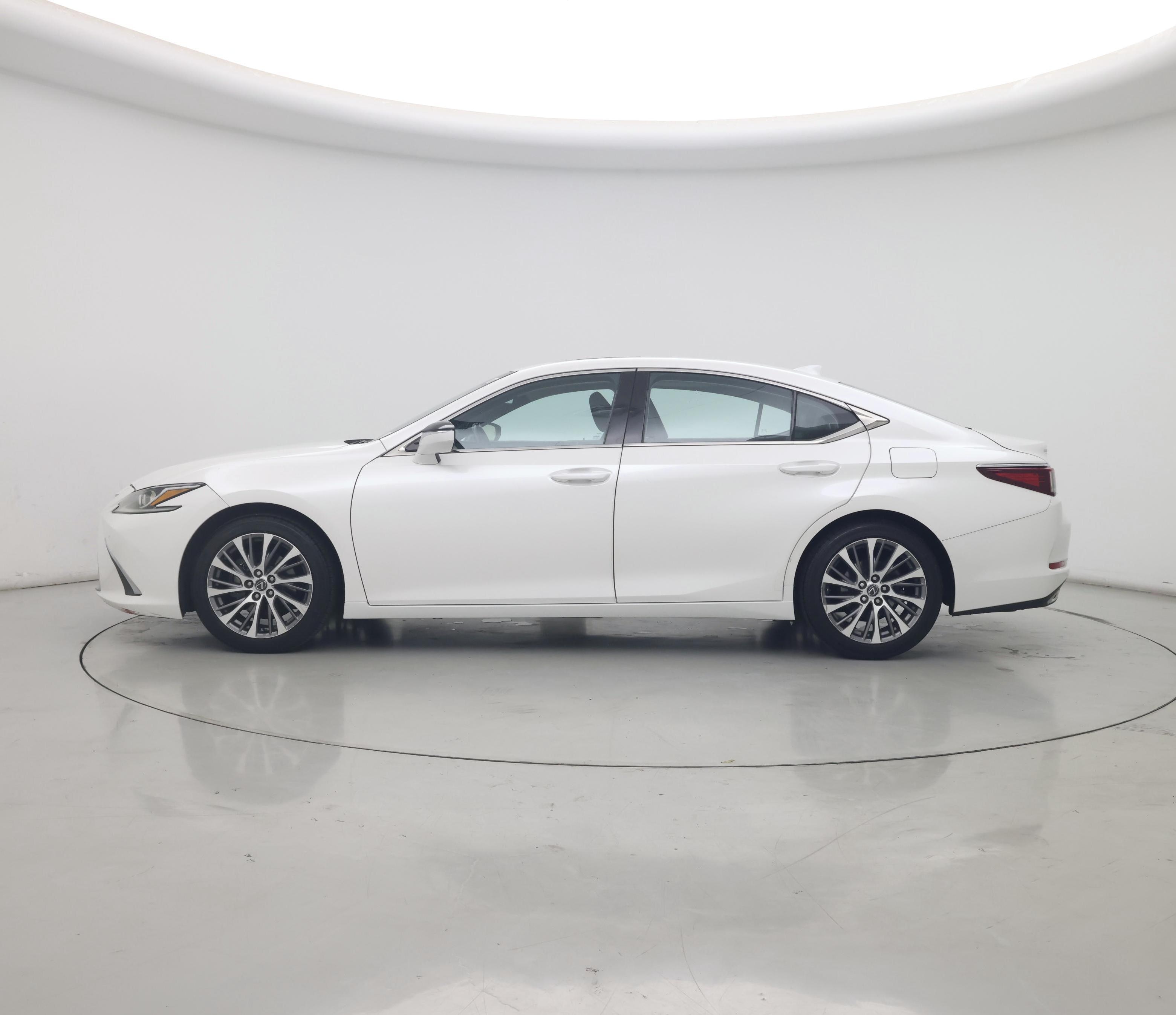 Thumbnail: 2019 Lexus ES - 3