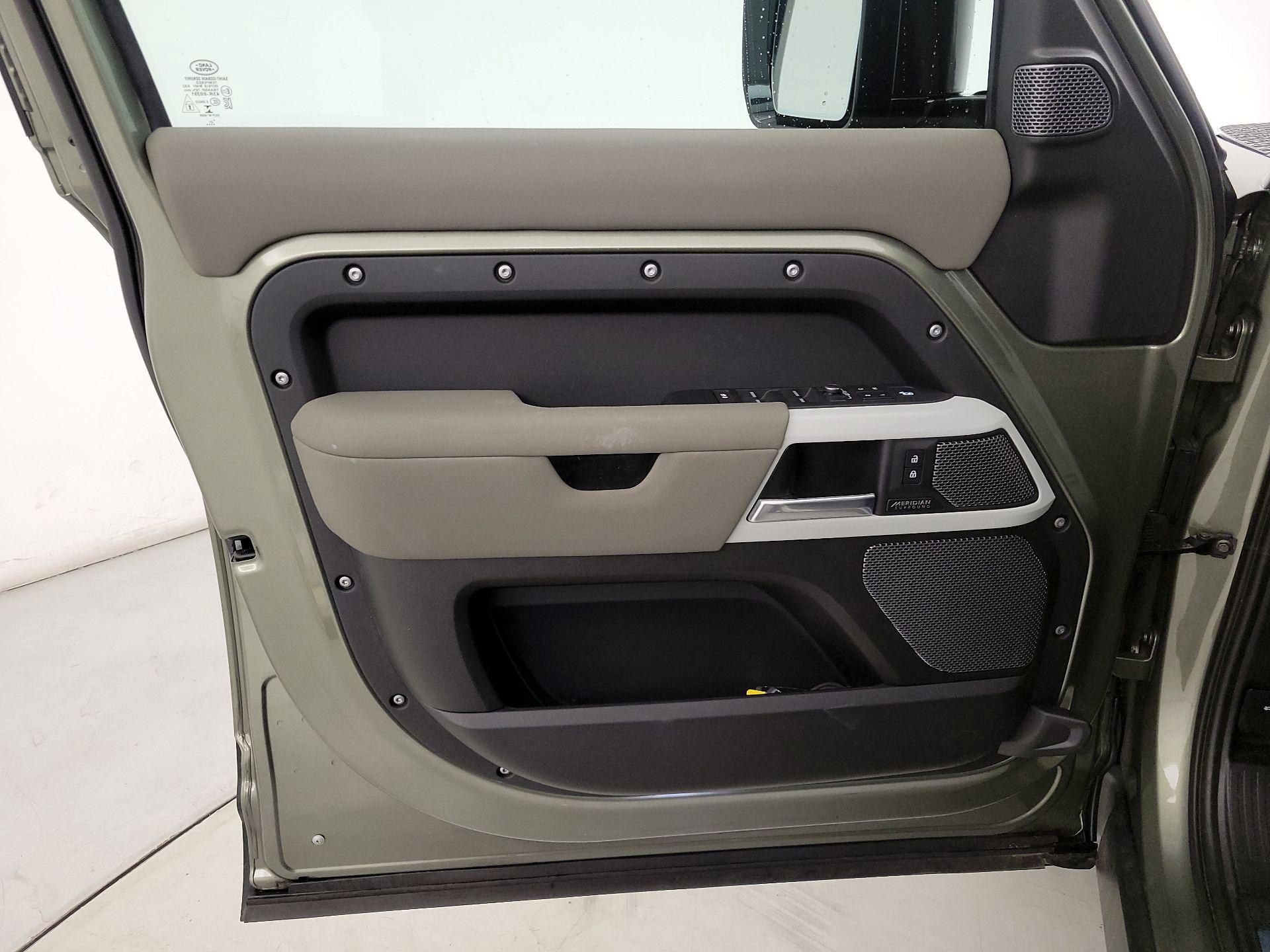 Thumbnail: 2022 Land Rover Defender - 12