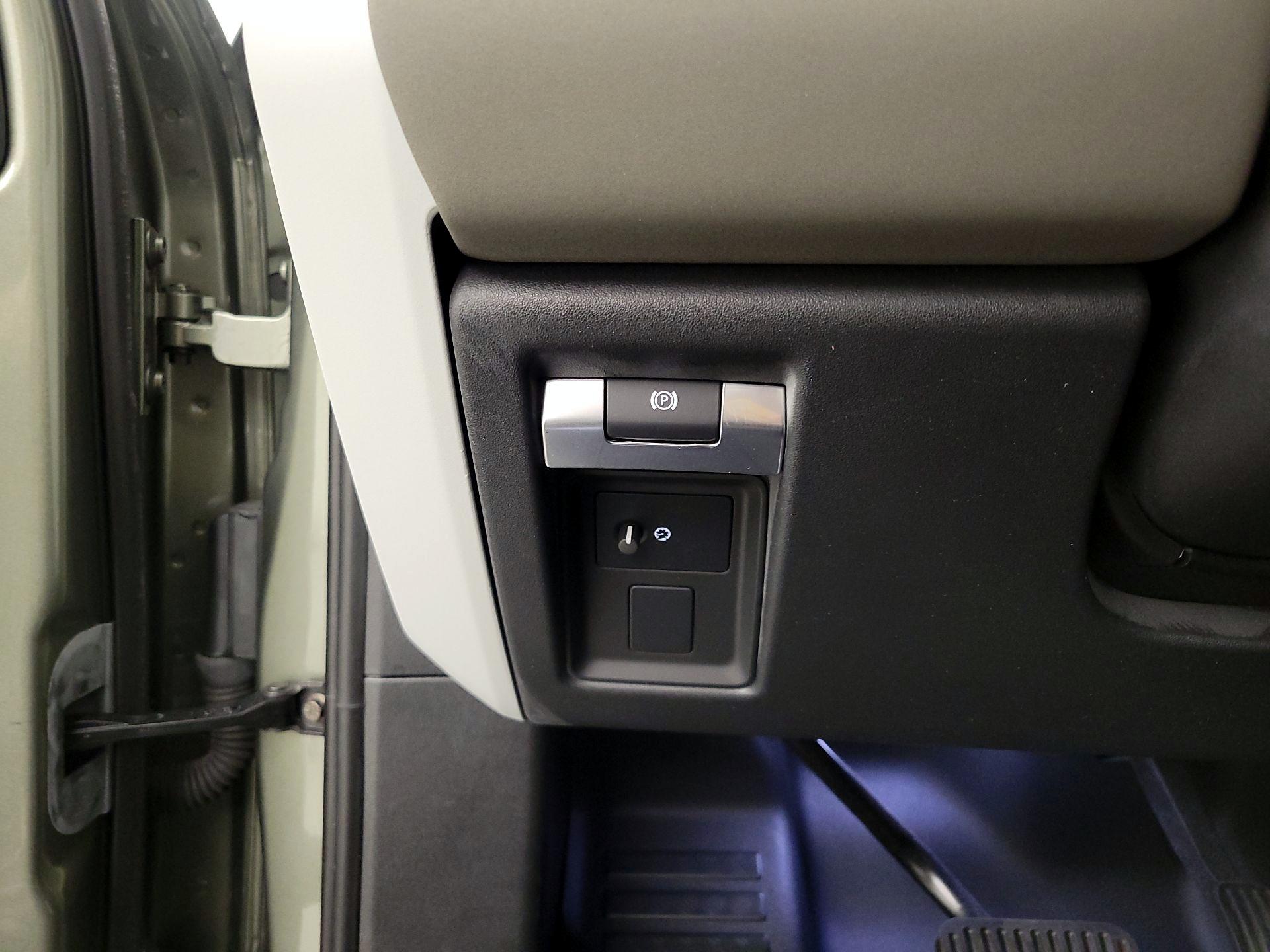 Thumbnail: 2022 Land Rover Defender - 13