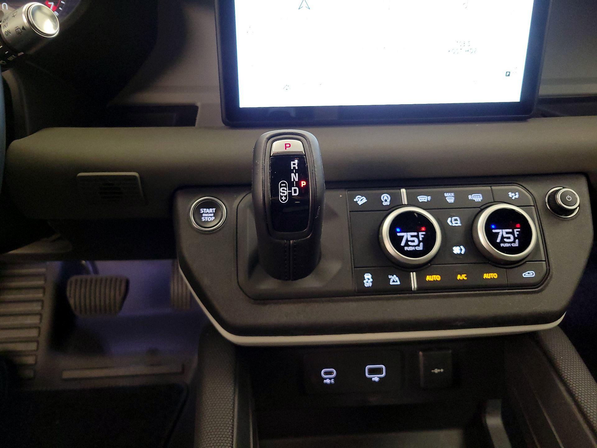 Thumbnail: 2022 Land Rover Defender - 18