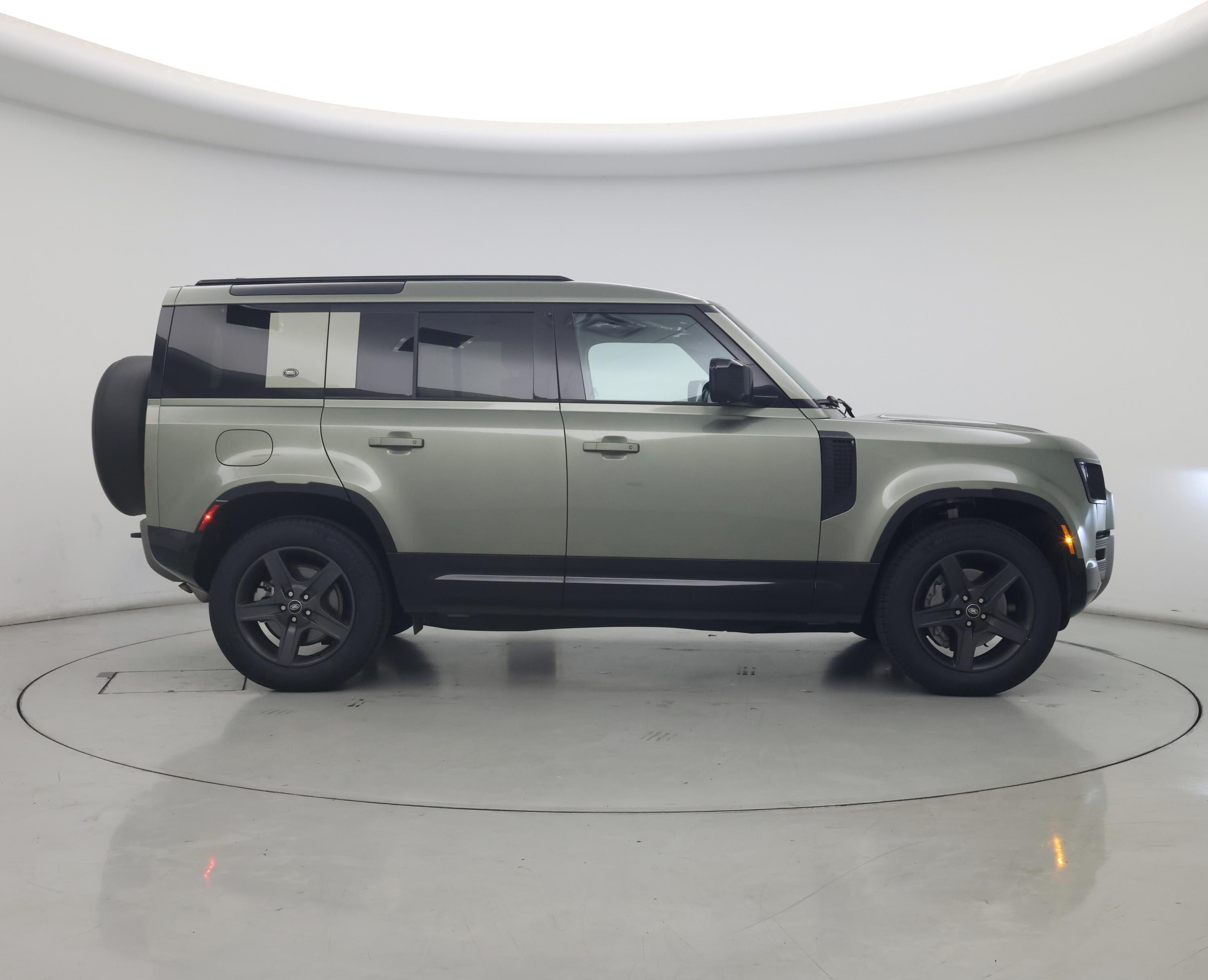 Thumbnail: 2022 Land Rover Defender - 7