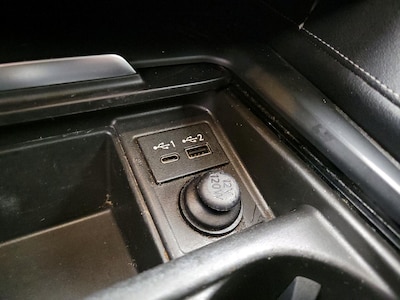 USB/AUX Ports