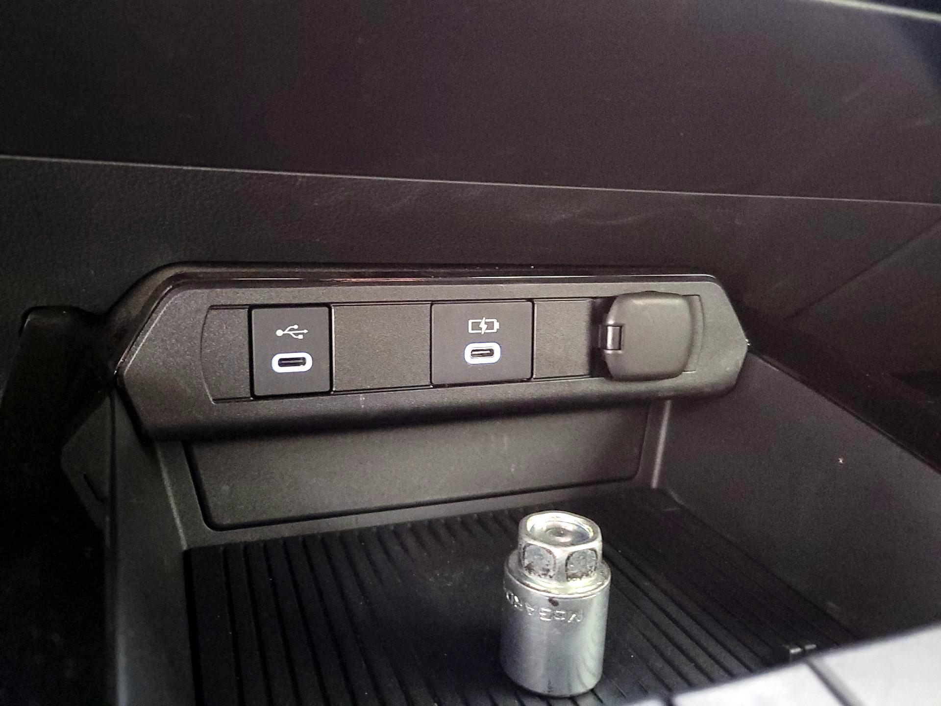 Thumbnail: 2024 Toyota Prius Prime - 18