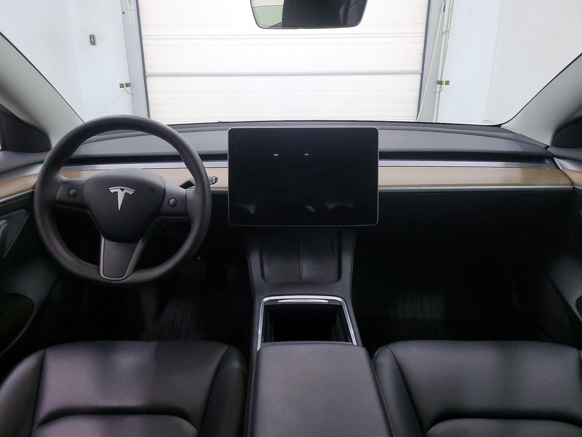 Thumbnail: 2023 Tesla Model 3 - 9