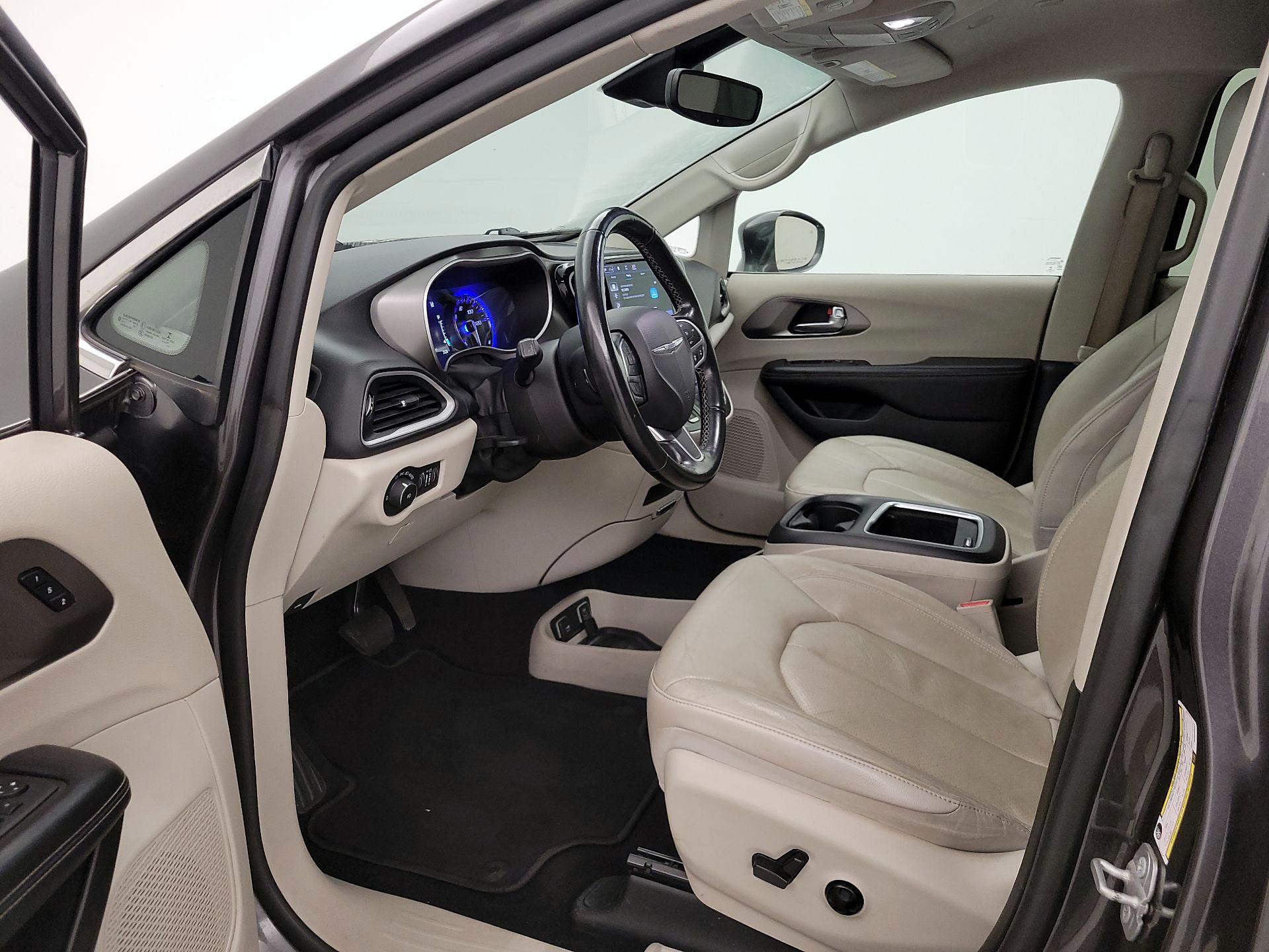 Thumbnail: 2021 Chrysler Pacifica - 11