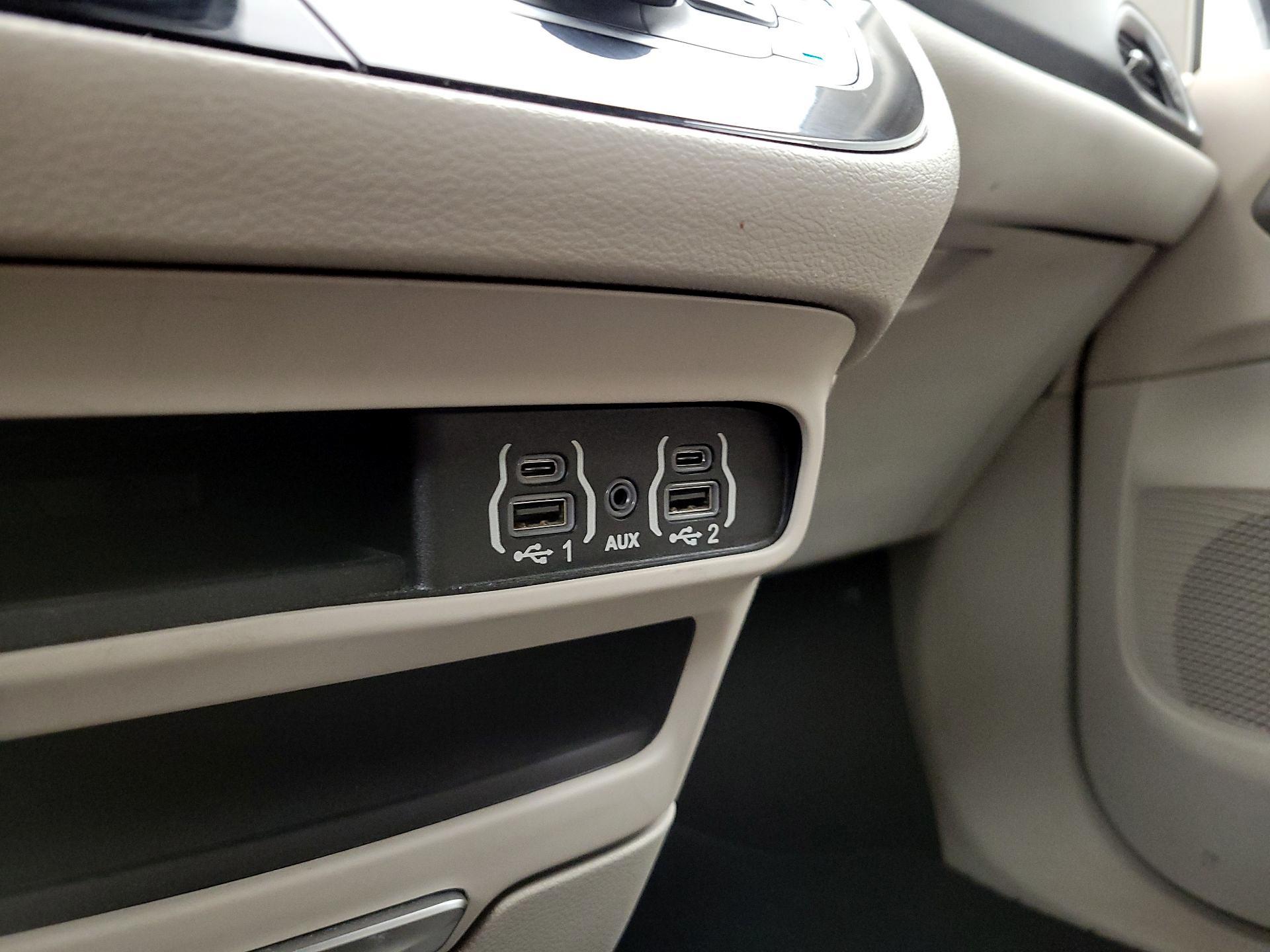 Thumbnail: 2021 Chrysler Pacifica - 18