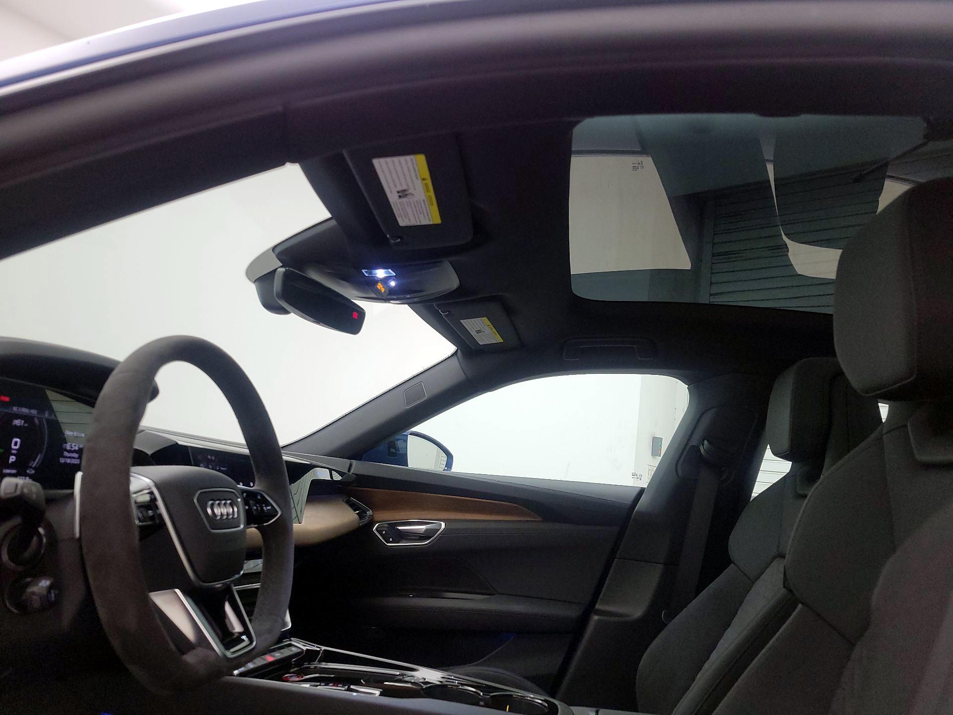 Thumbnail: 2024 Audi e-tron GT - 20